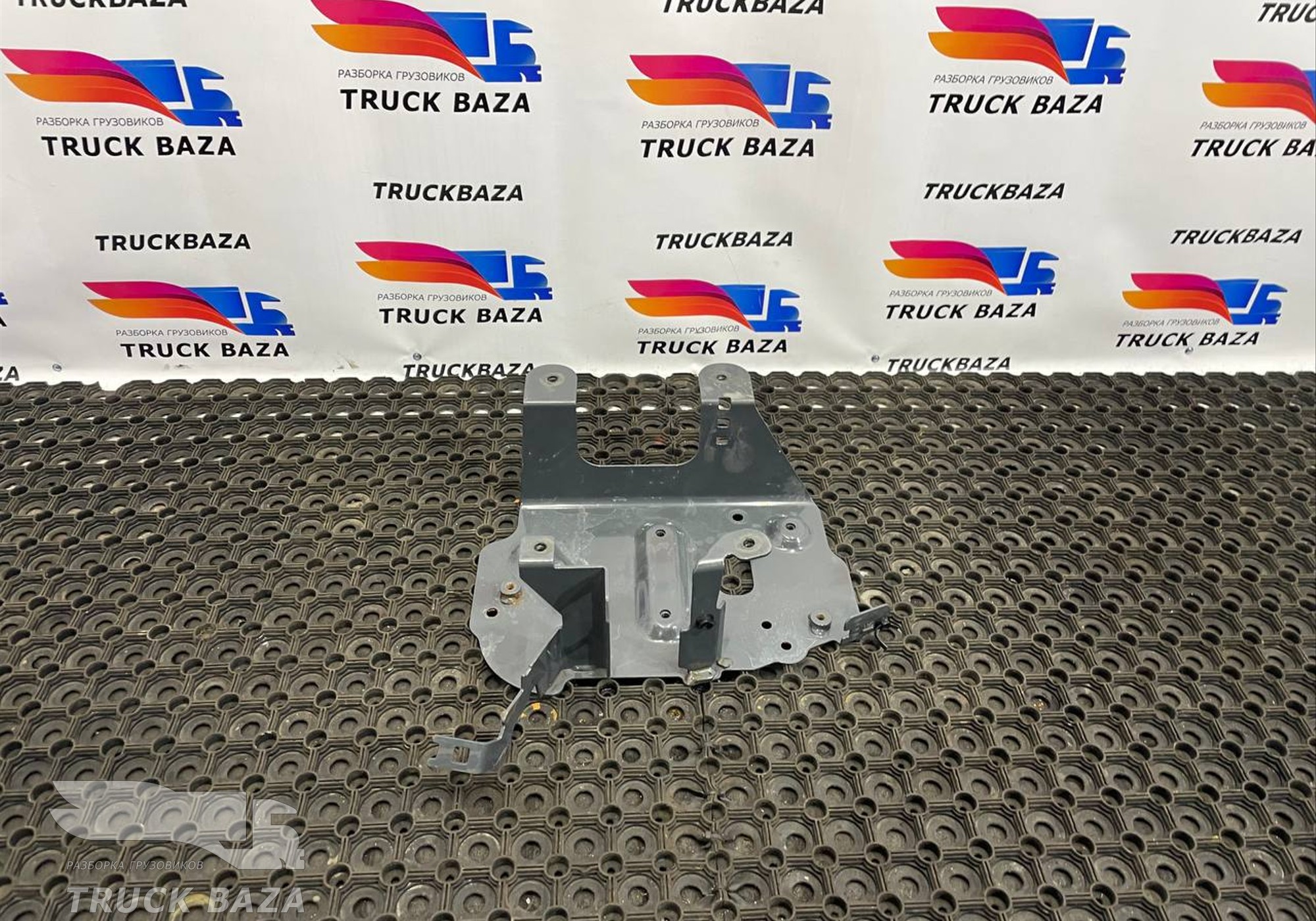 2033763 Кронштейн бака AdBlue для Daf XF106 (с 2013 по 2023)