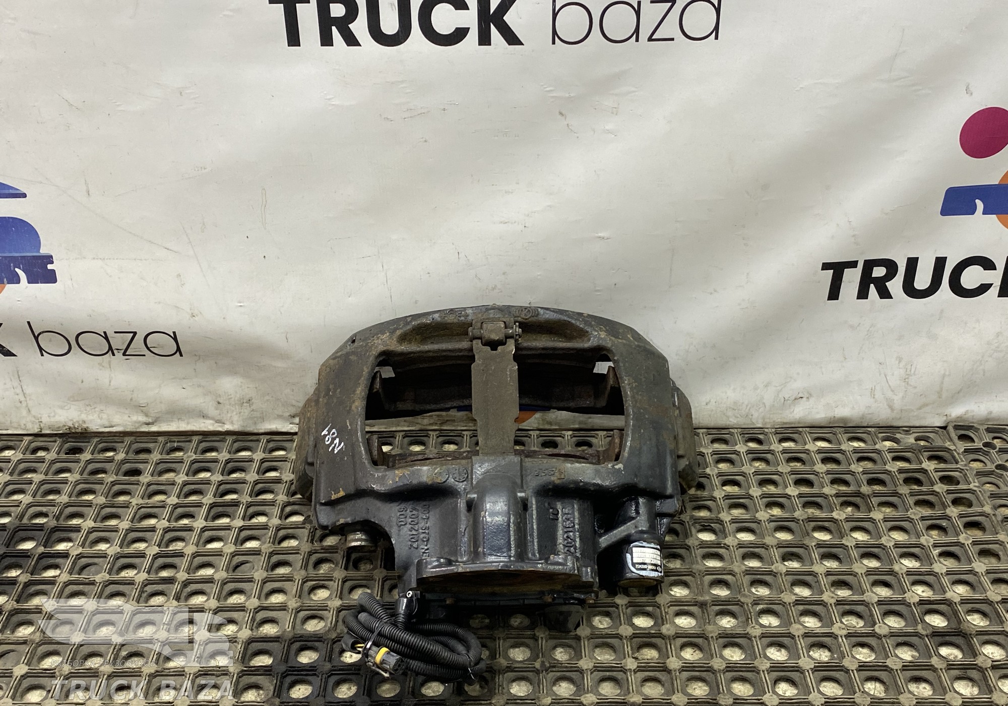 81508046595 Суппорт передний левый / задний правый