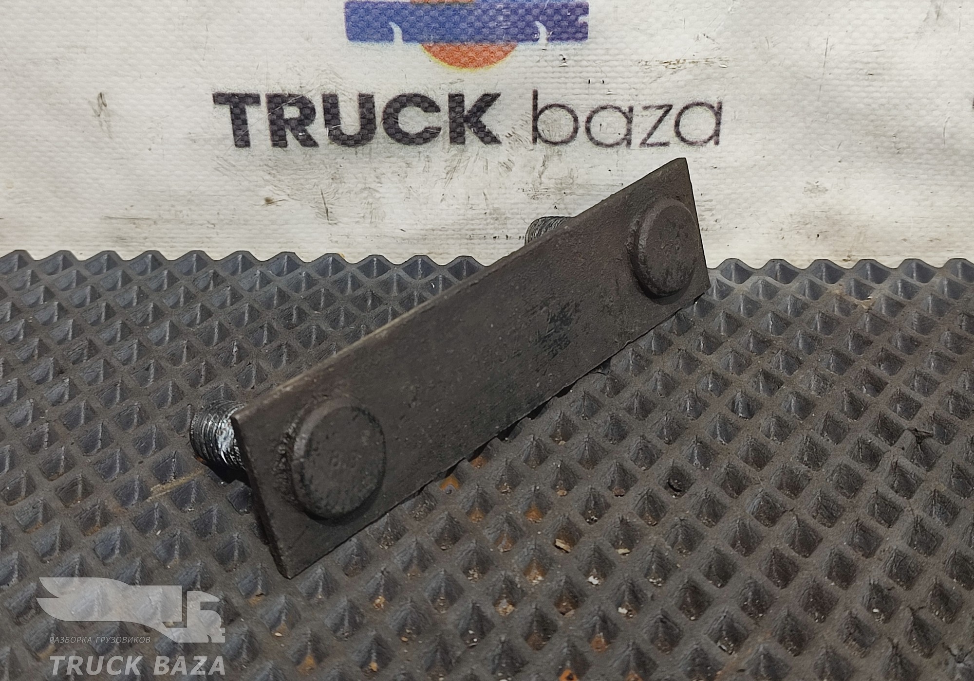 1802172 Кронштейн траверсы передней