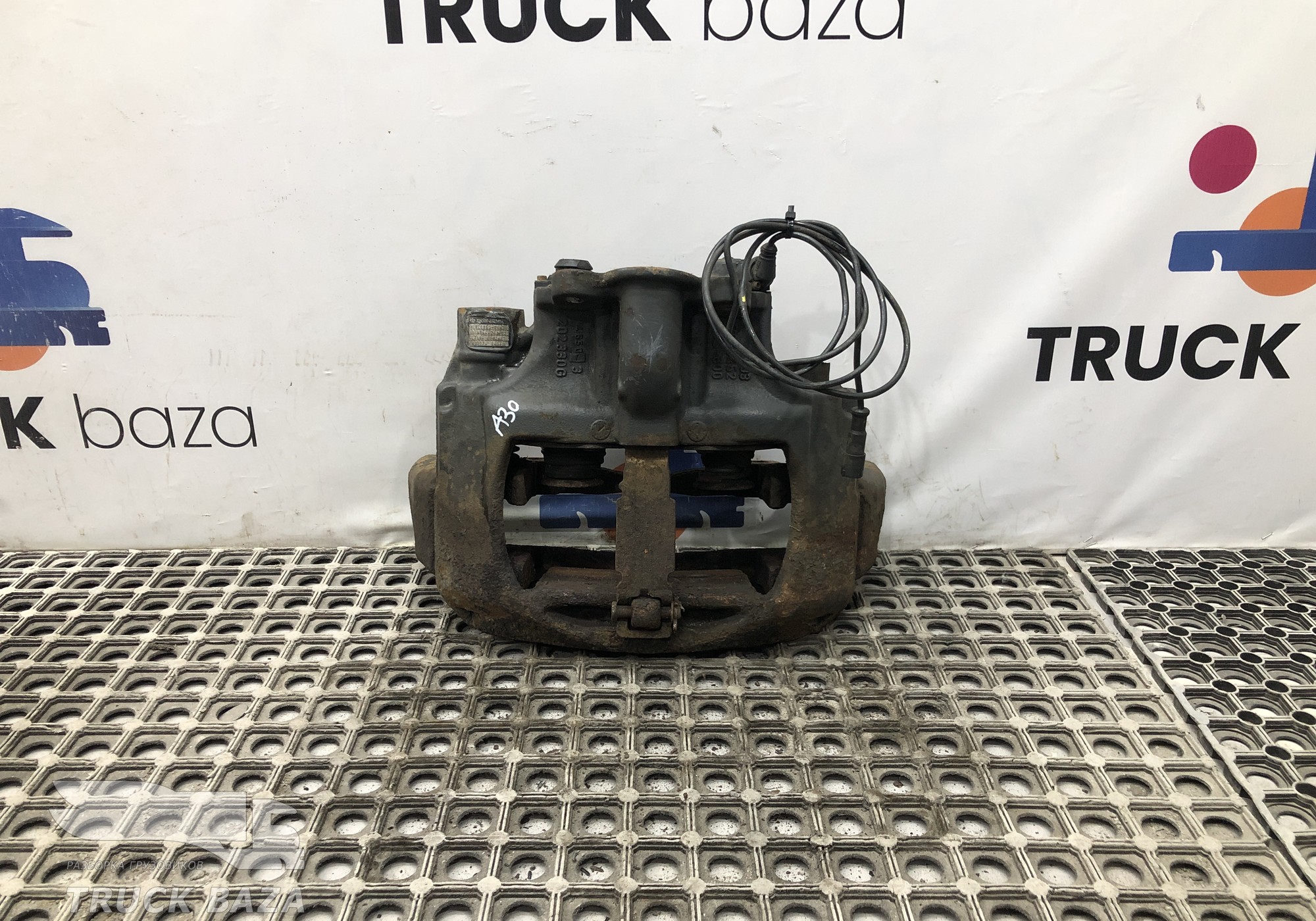 A9444201002 Суппорт левый