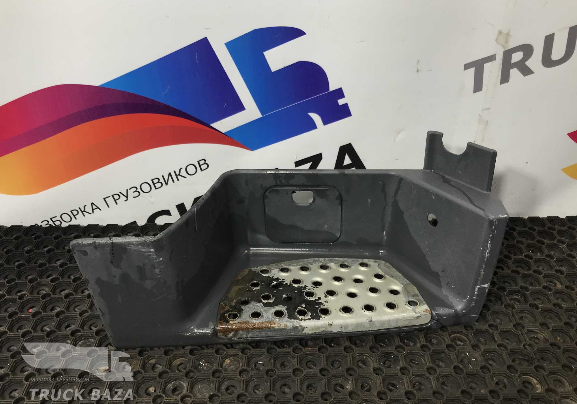 81615100740 Корпус подножек правый для Man TGA