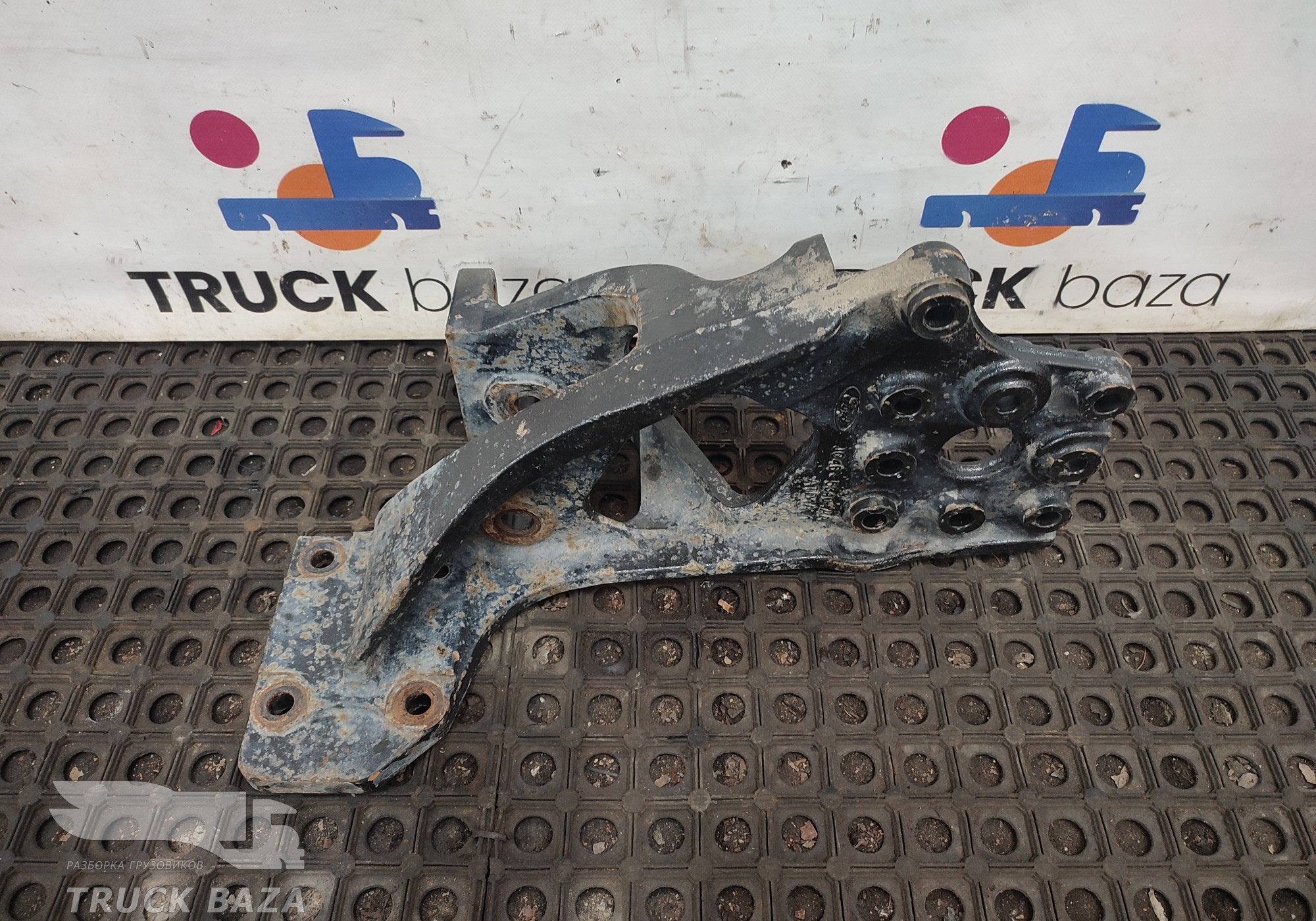 JC465340AA Кронштейн передней рессоры правый для Ford F-MAX (с 2018)