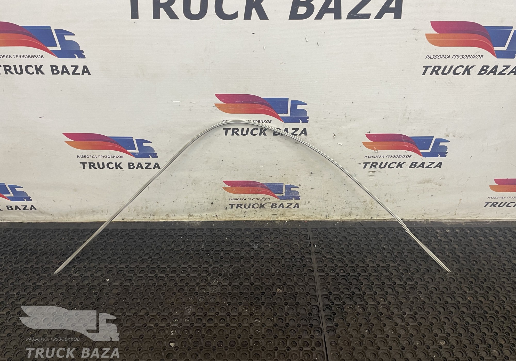 7484529011 Направляющая шторки правая для Renault T (с 2013)