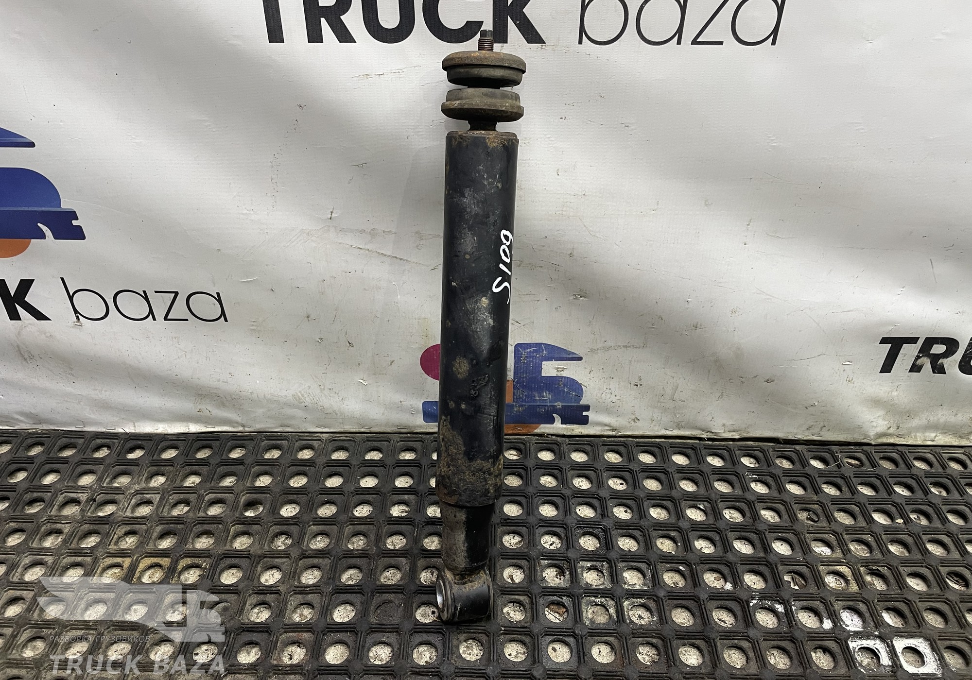 1390898 Амортизатор передний