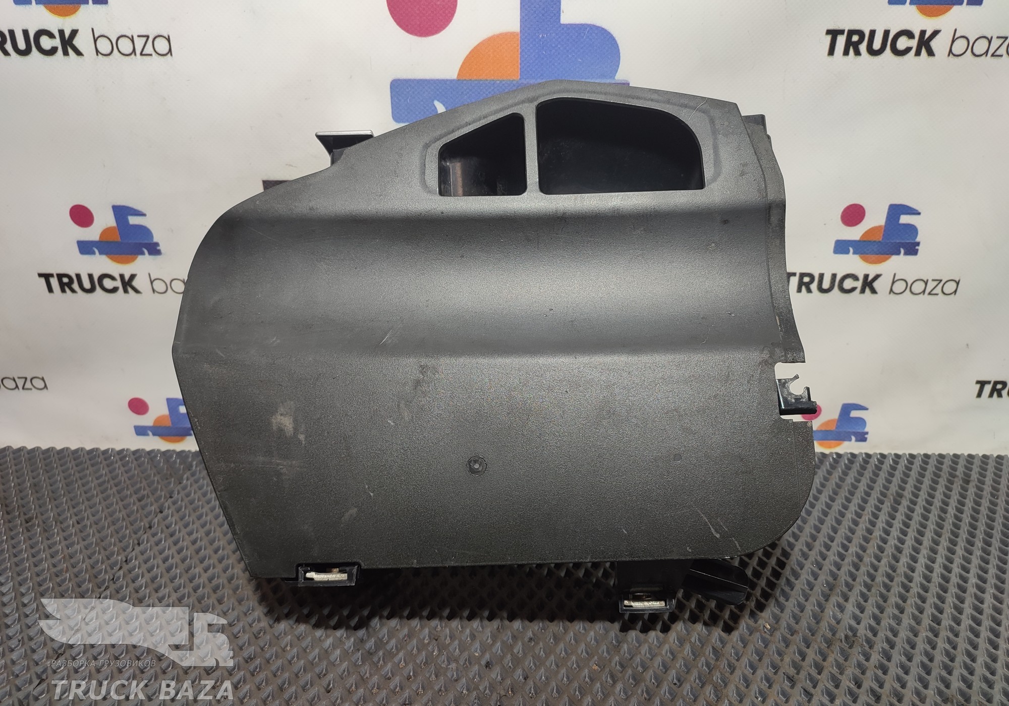 81617016352 Накладка торпедо левая для Man TGL III (с 2012)