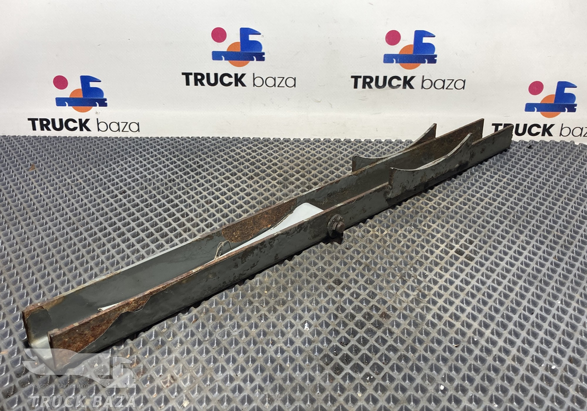 WG9118360004 Кронштейн ресивера для Sinotruk Sitrak C7H