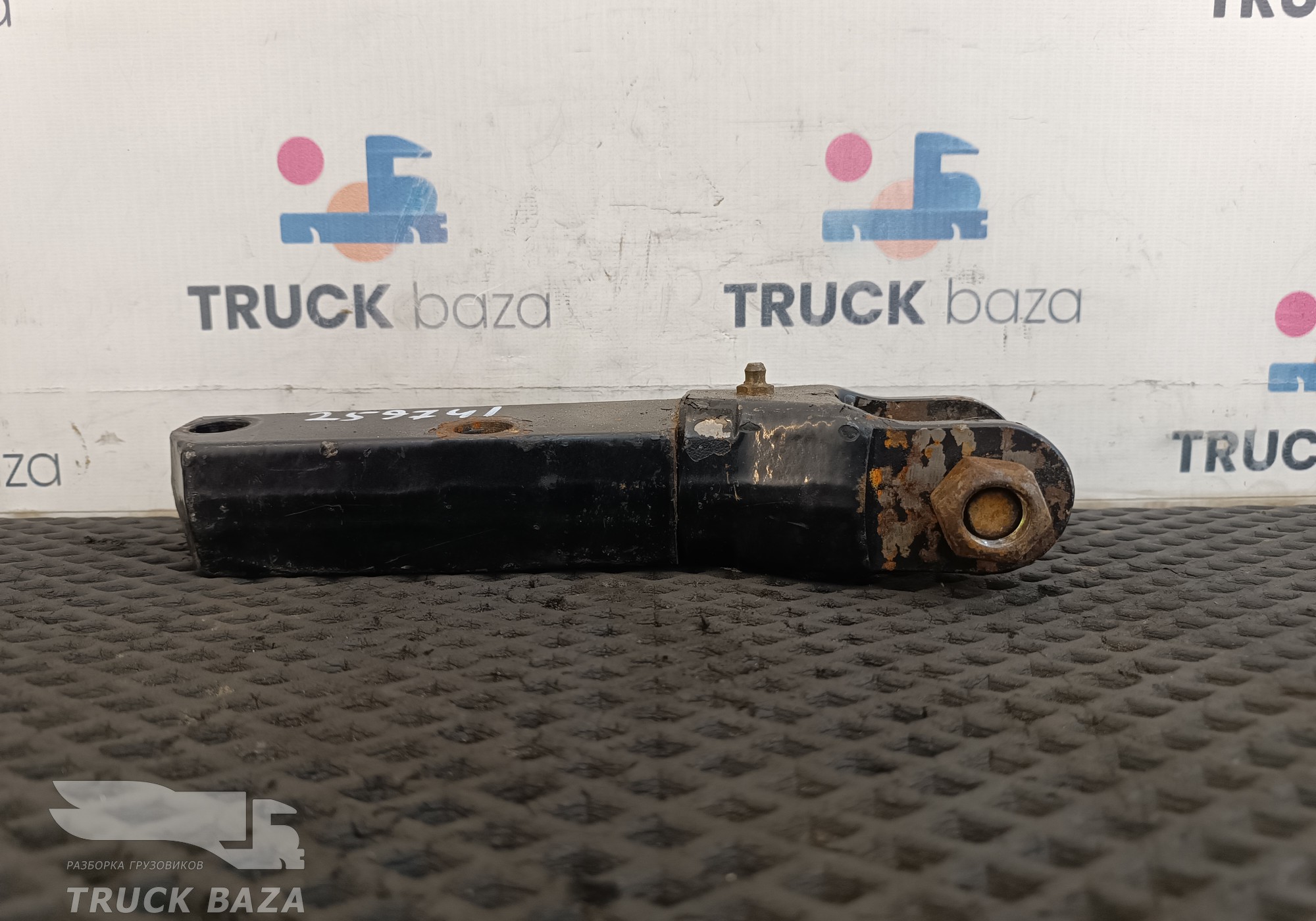DZ95259680100 Кронштейн амортизатора для Shacman X3000 (с 2014)