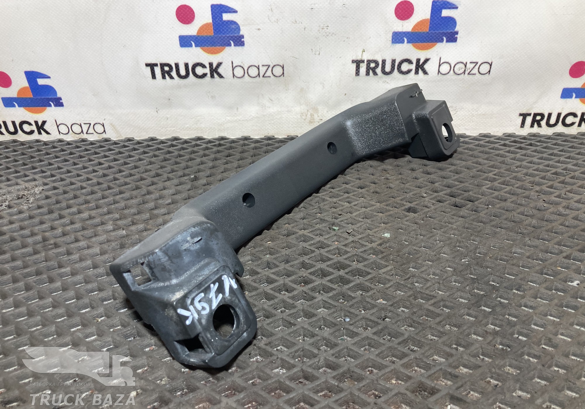82109215 Ручка капота левая для Volvo FH 4 (с 2012)