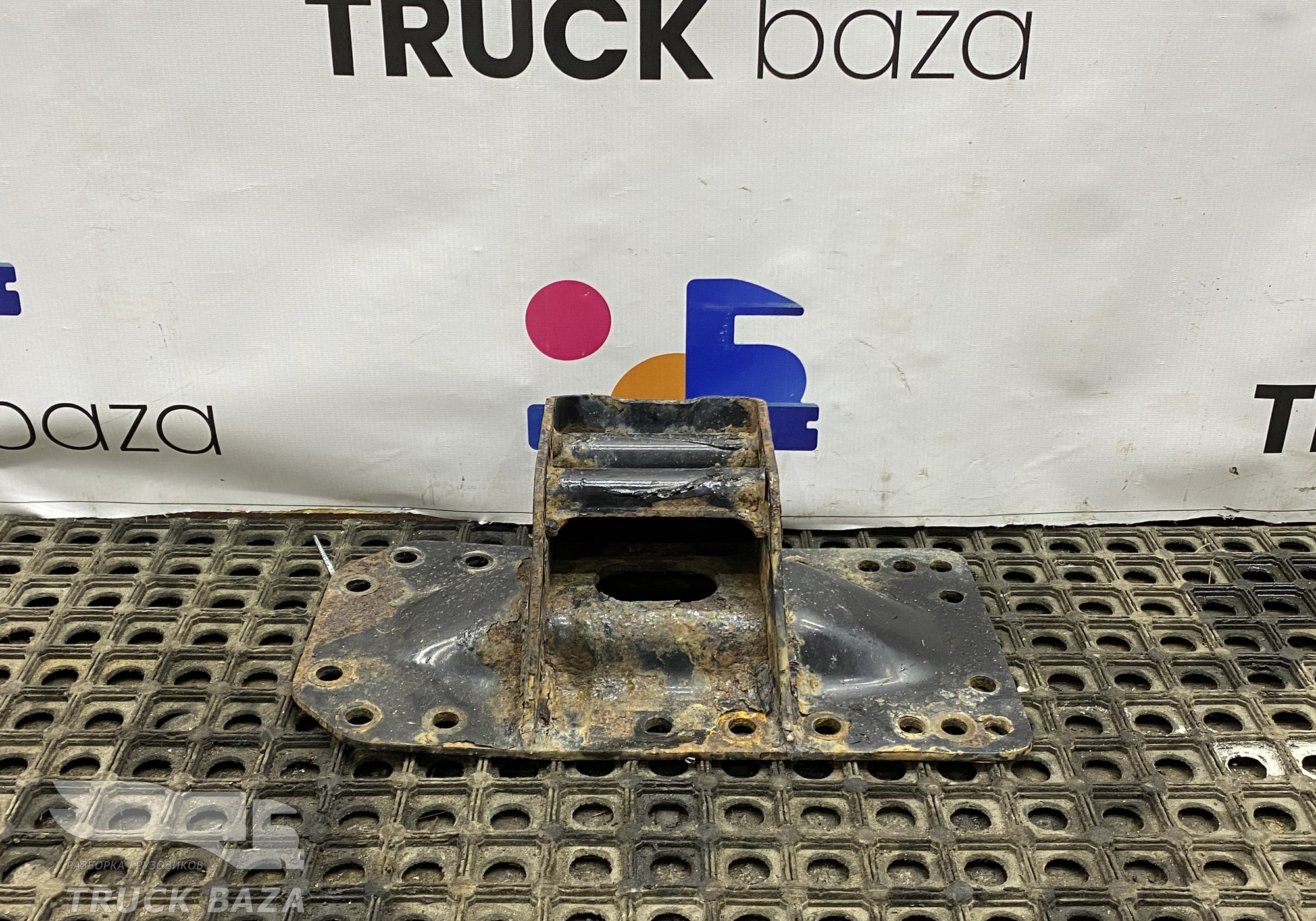 81412055057 Кронштейн траверсы КПП левый для Man TGX