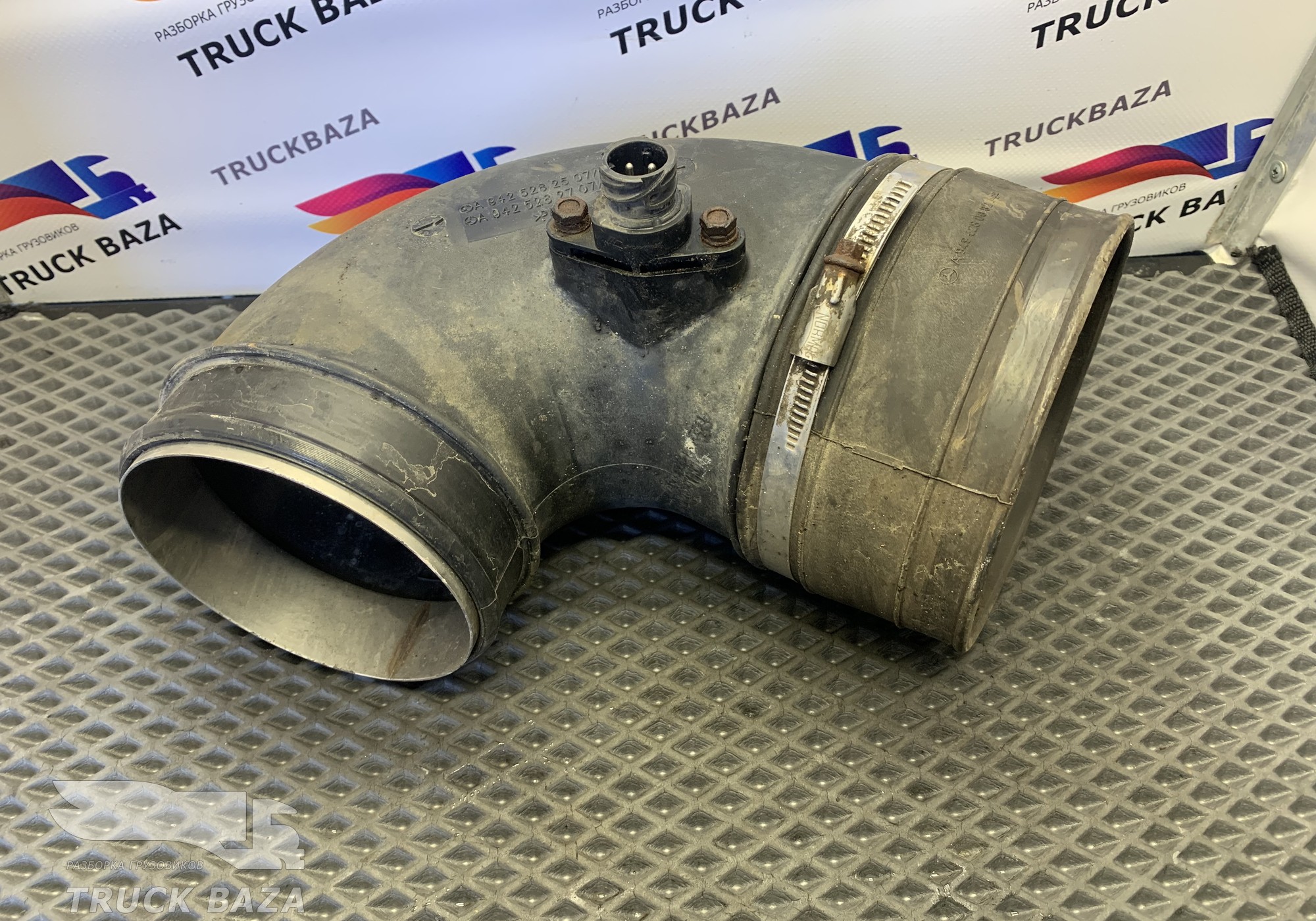 A9425282507 Патрубок воздушного фильтра для Mercedes-Benz