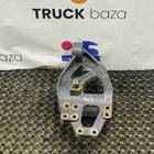 1606971 Кронштейн рессоры передний правый для Mazda Demio