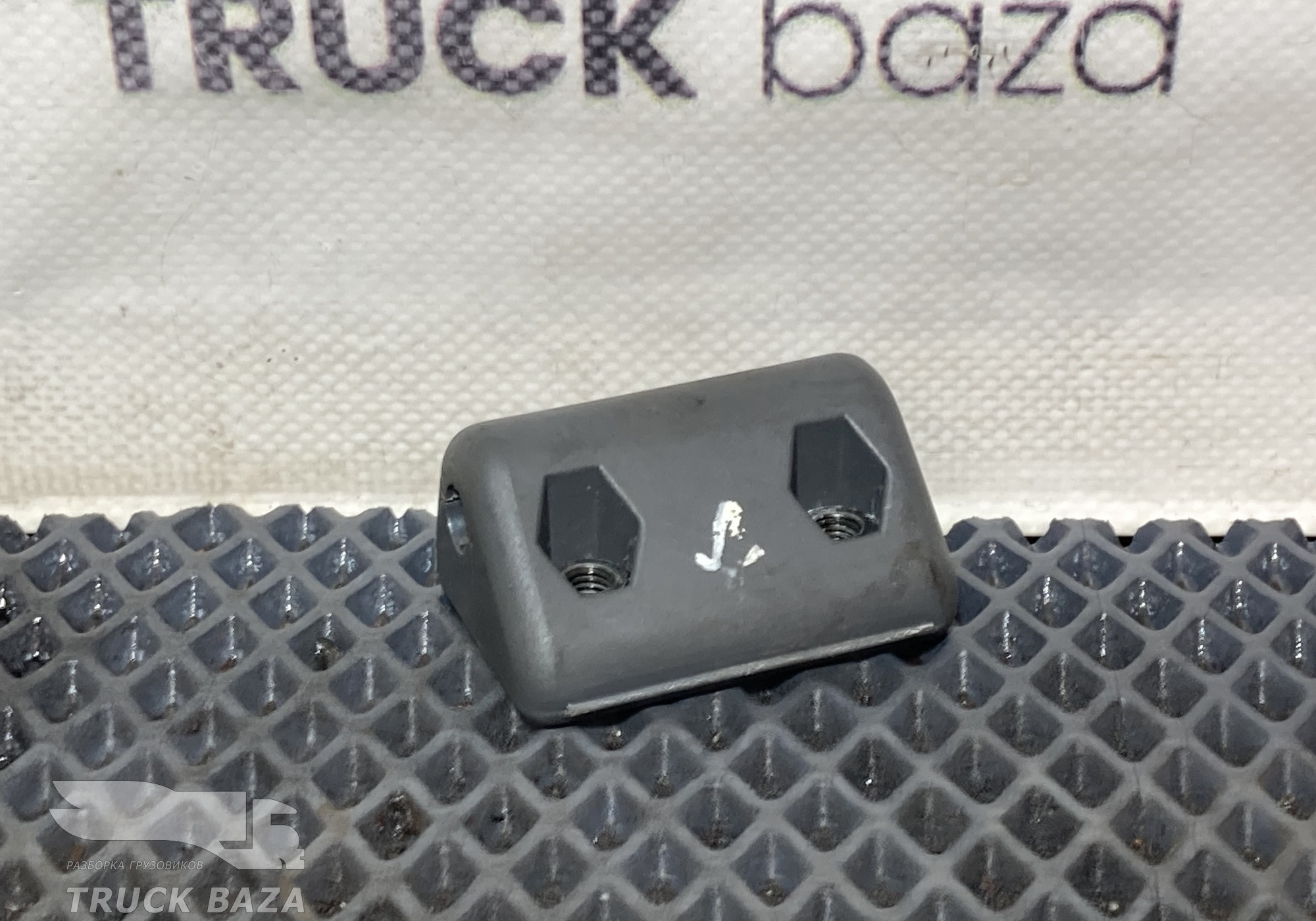 1366379 Кронштейн солнцезащитного козырька для Scania 5-series G (с 2004 по 2016)