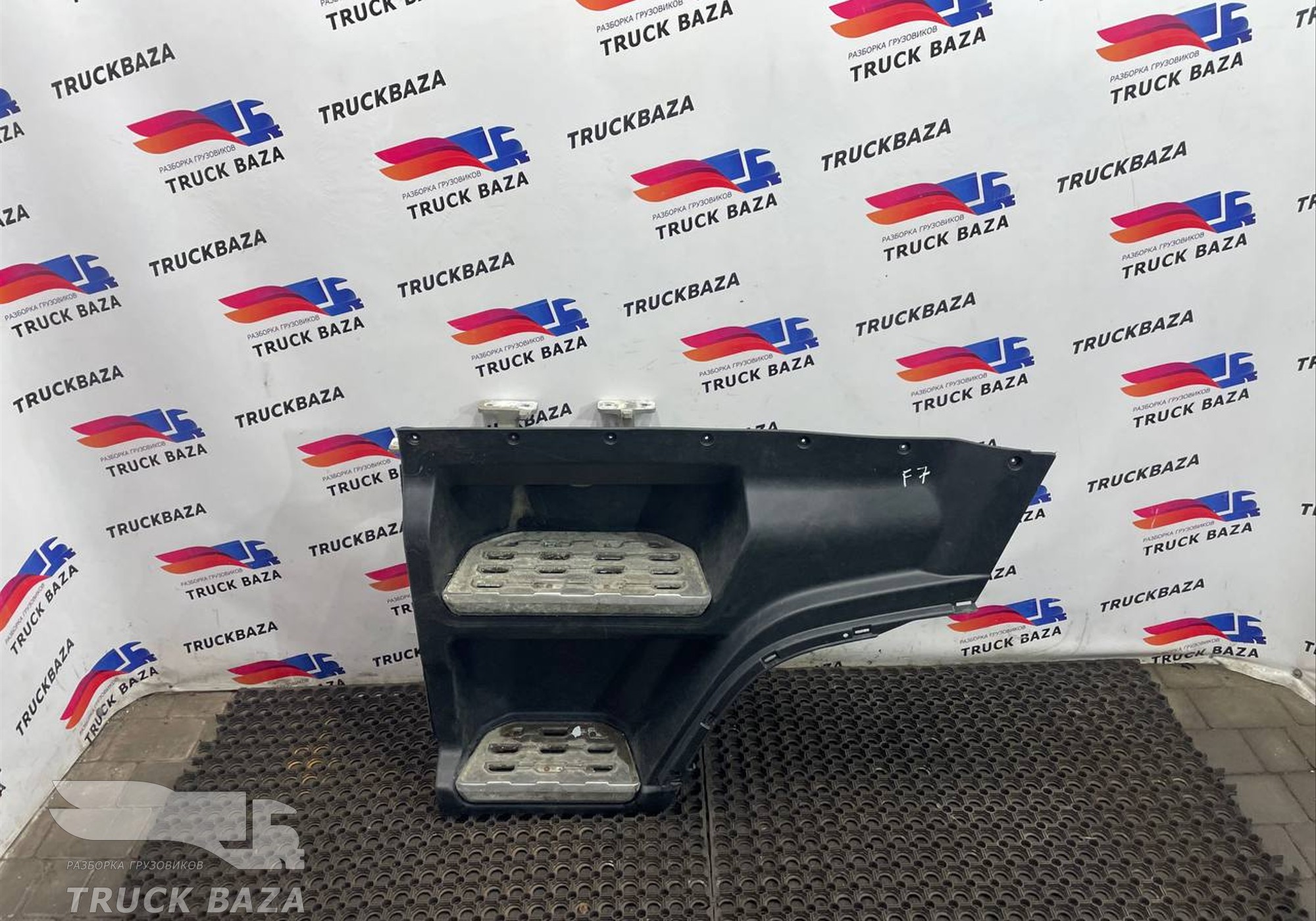 JC46E101K86AEW Корпус подножек левый для Ford F-MAX (с 2018)