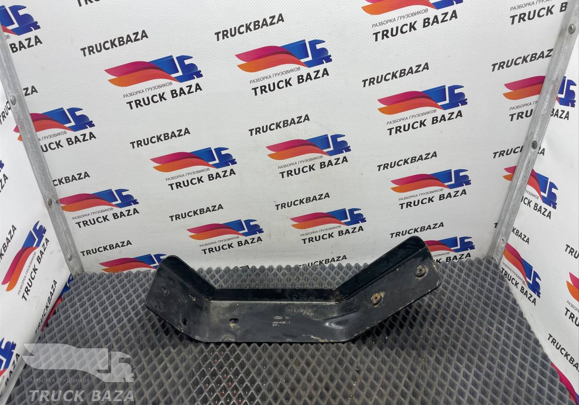 JC4616266AB Кронштейн брызговика для Ford F-MAX (с 2018)