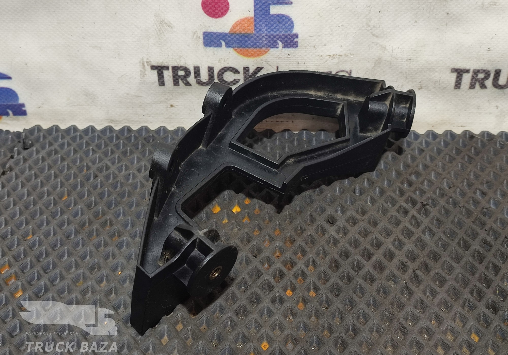 549018415035 Кронштейн солнцезащитного козырька для КАМАЗ 54901