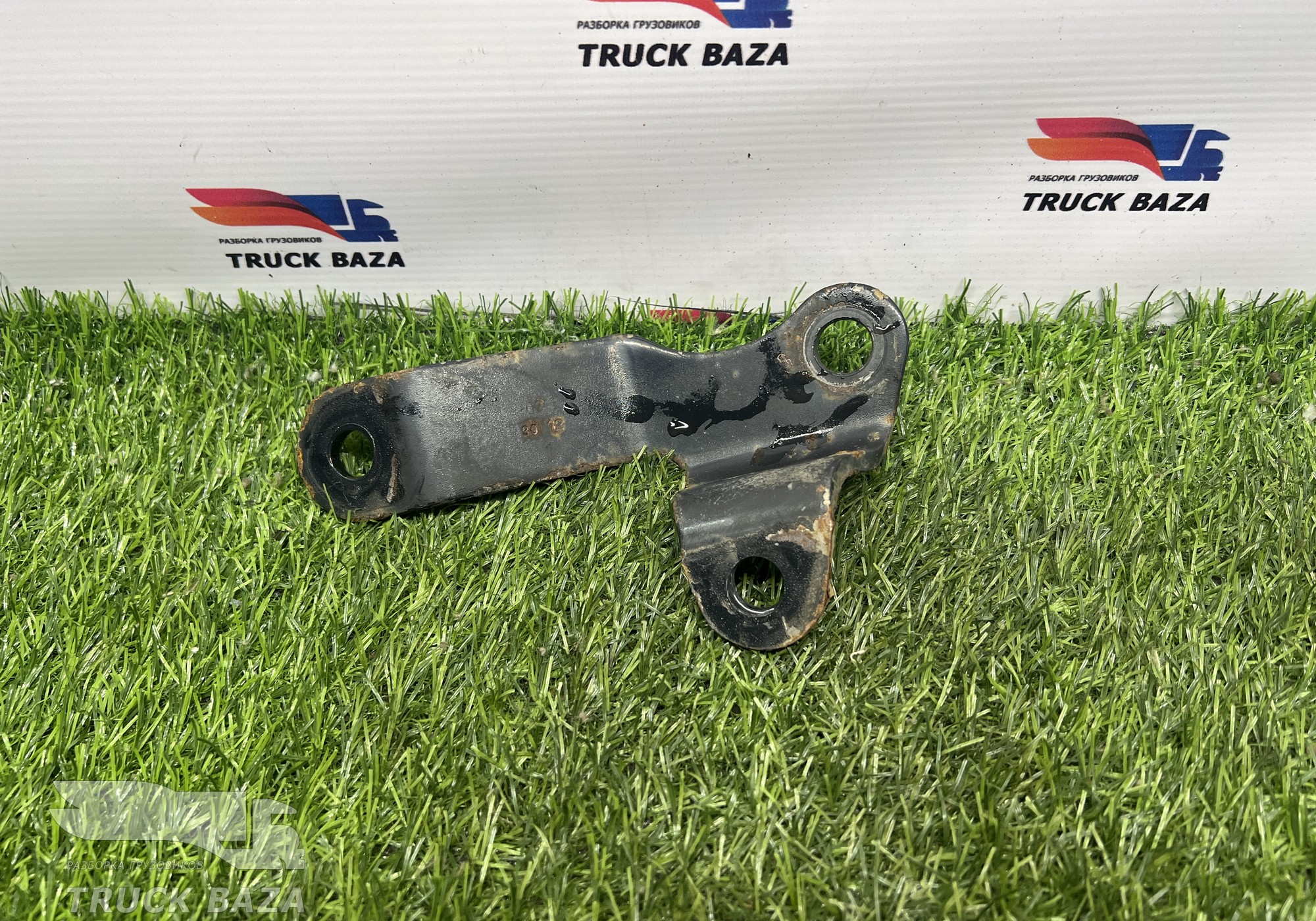 81437400216 Кронштейн стойки стабилизатора правый