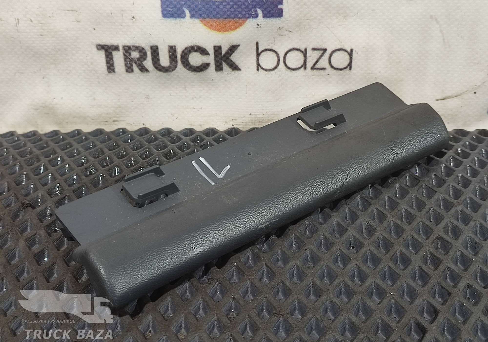 1879788 Накладка панели приборов