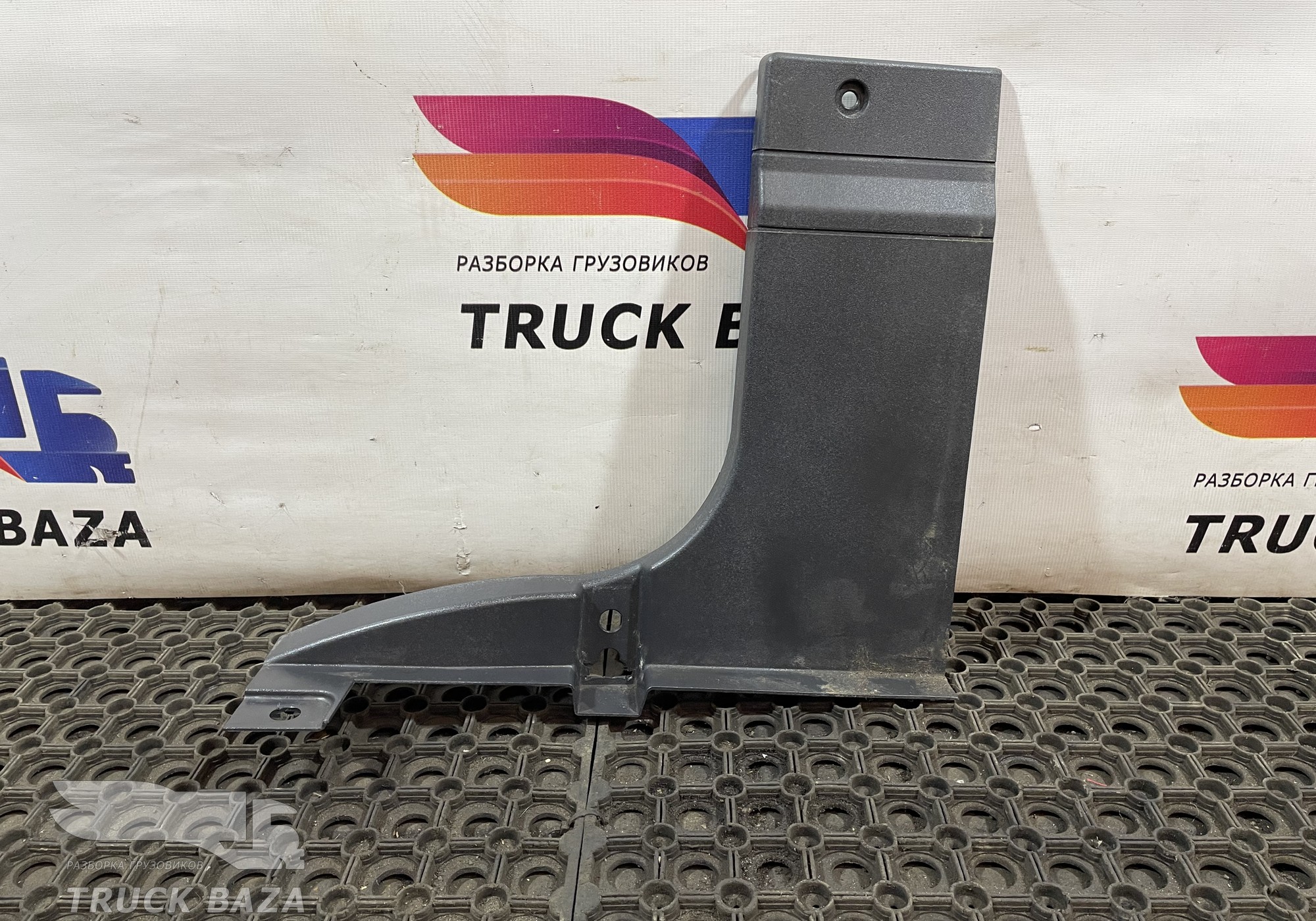 500386374 Накладка салона правая для Iveco Stralis I (с 2002)