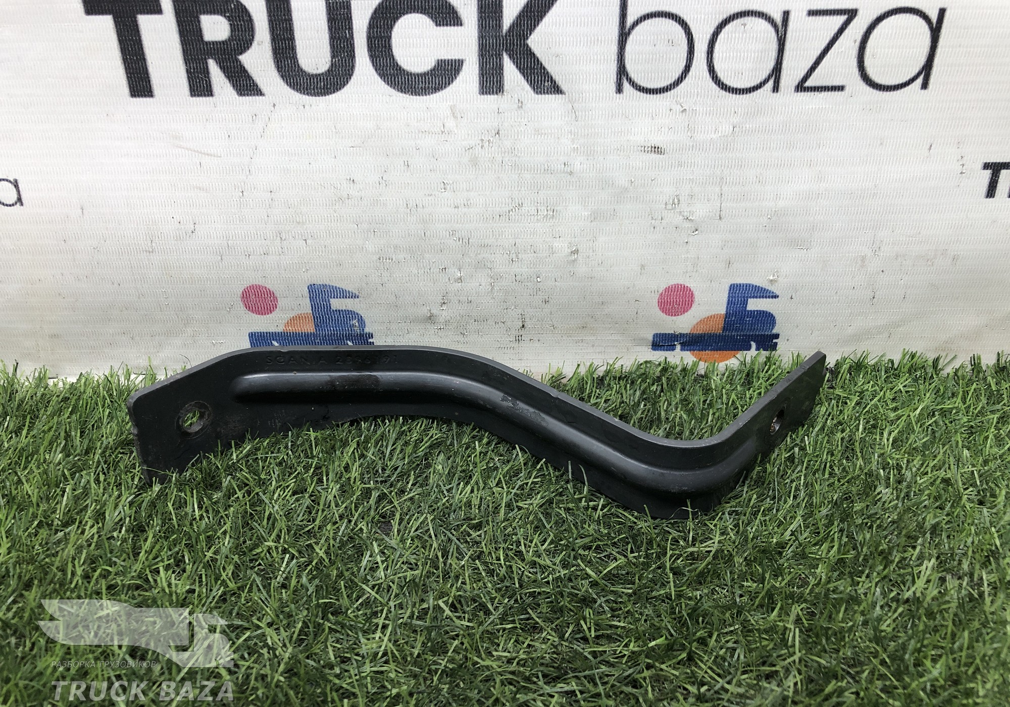 2896191 Кронштейн защиты двигателя