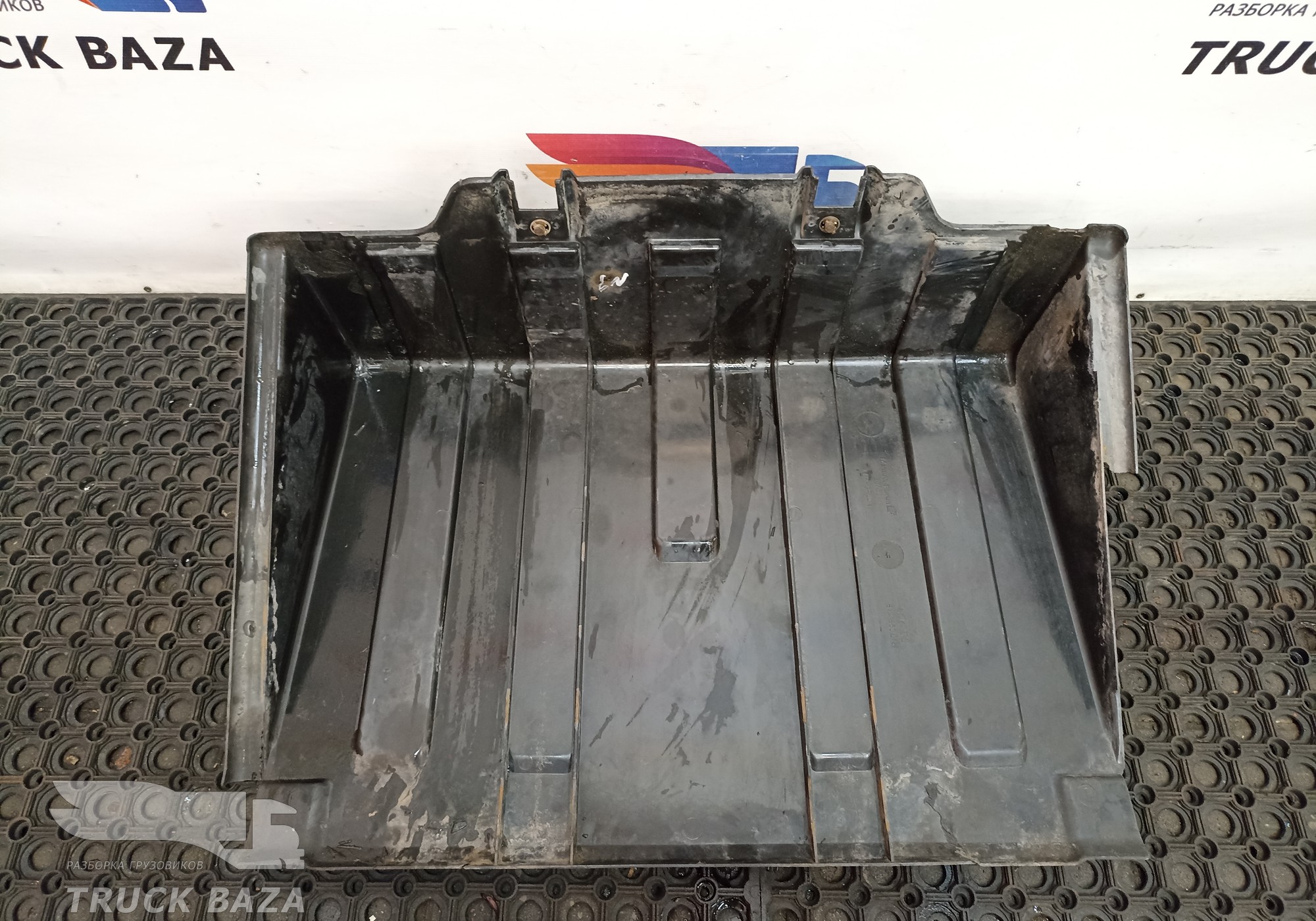 Крышка ящика АКБ 81978122443 для Man TGA, Man TGX II