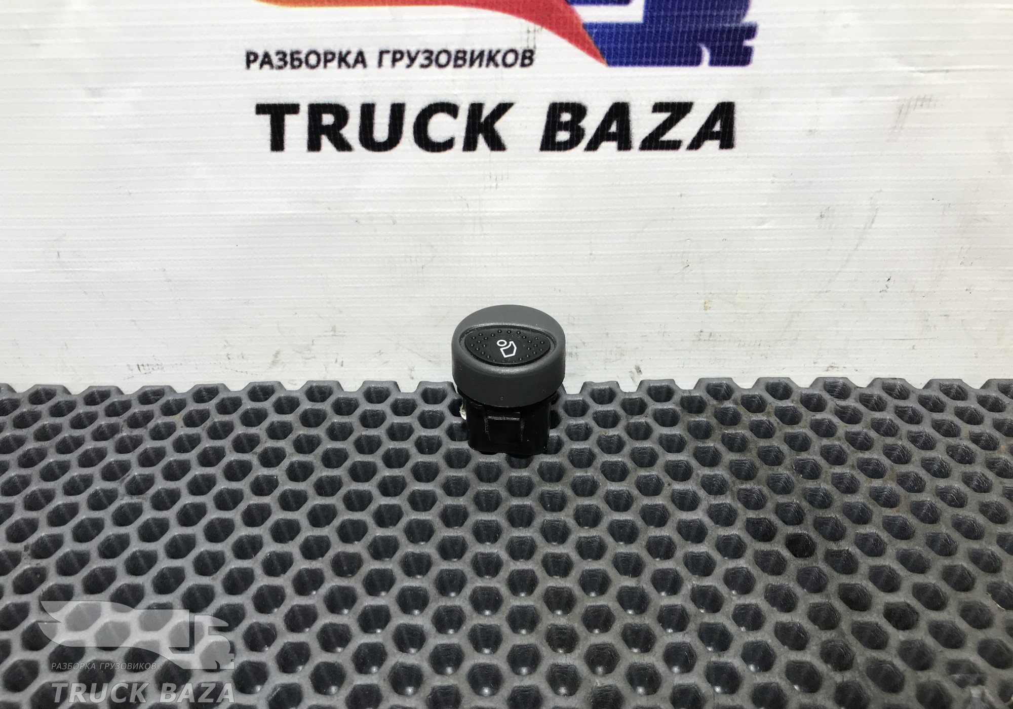 504096707 Кнопка поднятия кабины для Iveco Stralis I (с 2002)