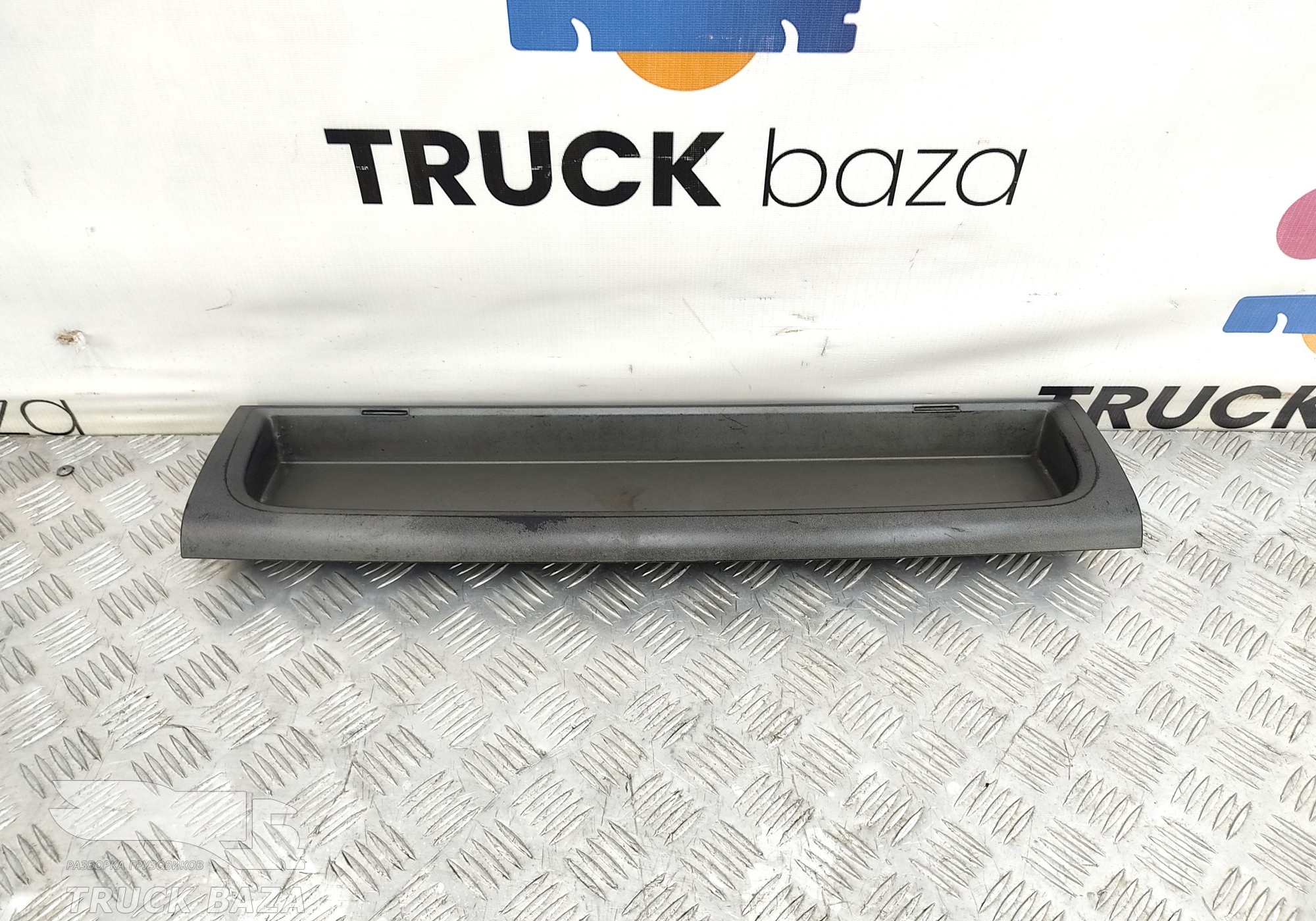 81617016307 Накладка на торпедо