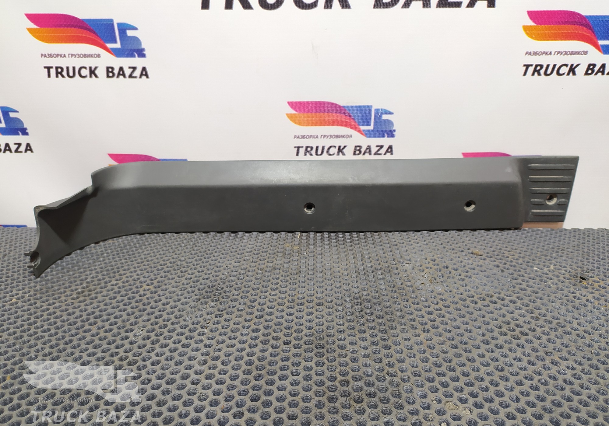 81615100789 Накладка порога левого для Man TGA