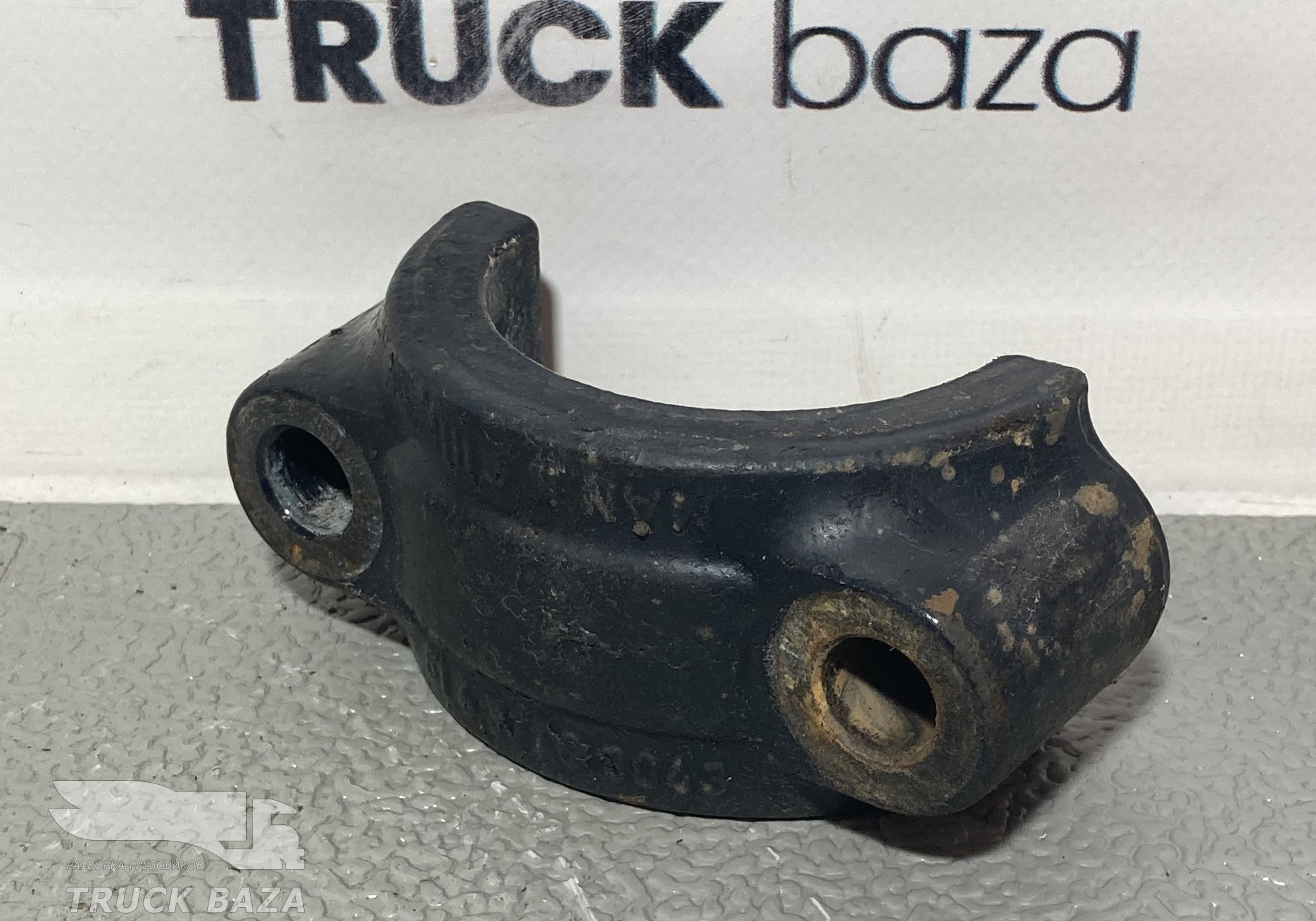 81437103043 Скоба кронштейна переднего стабилизатора для Man TGX TG3 (с 2020)