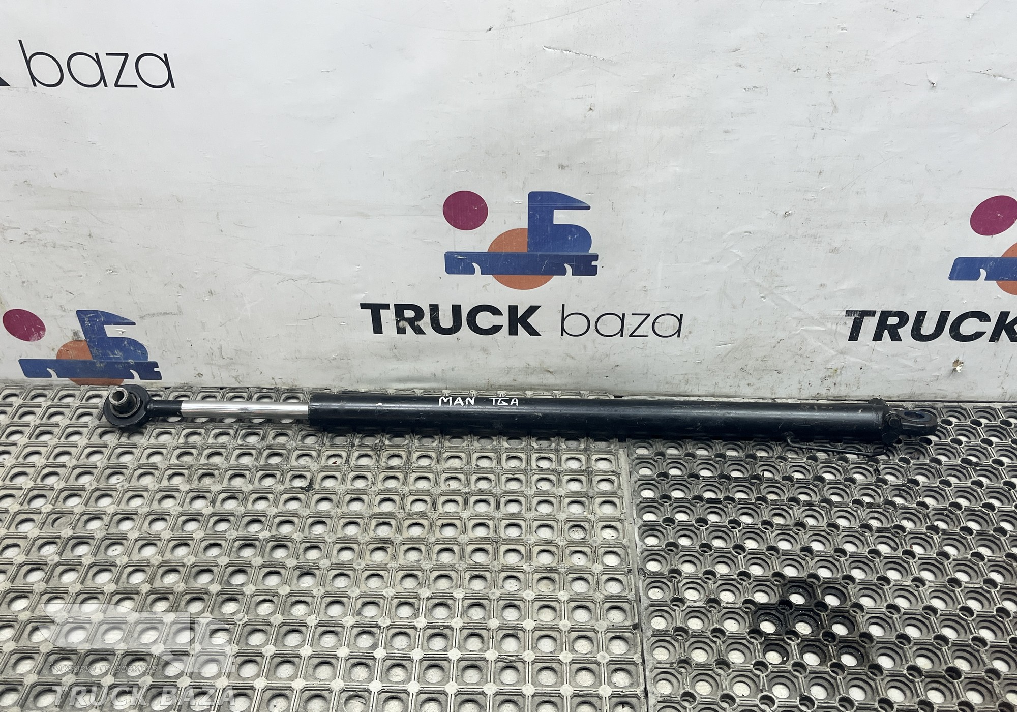 32486 Цилиндр подъема кабины для Man TGA