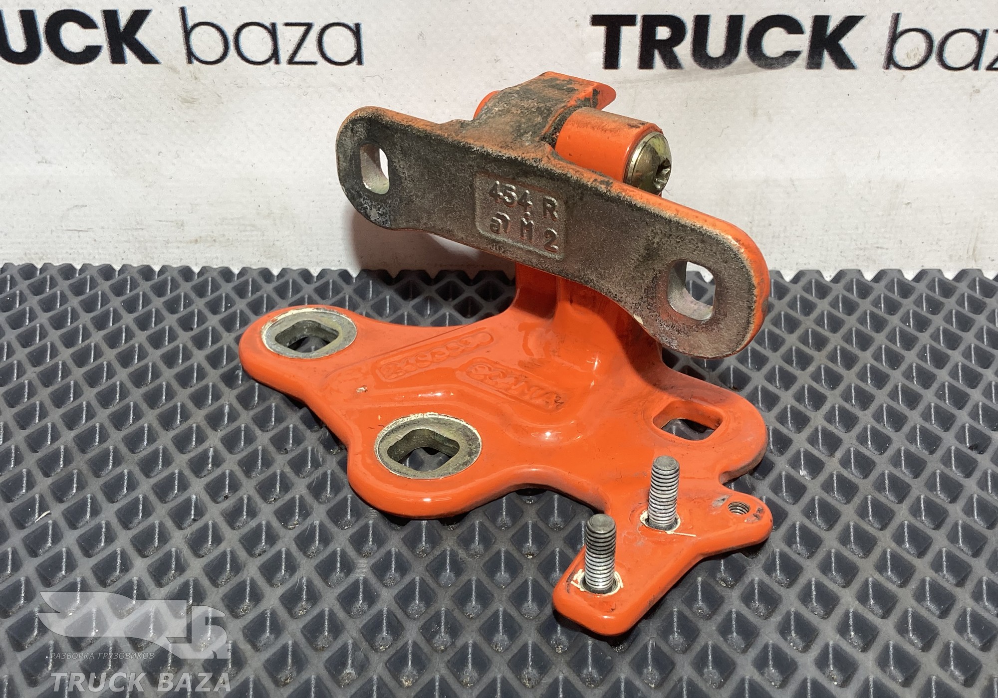 2498539 Петля двери левая