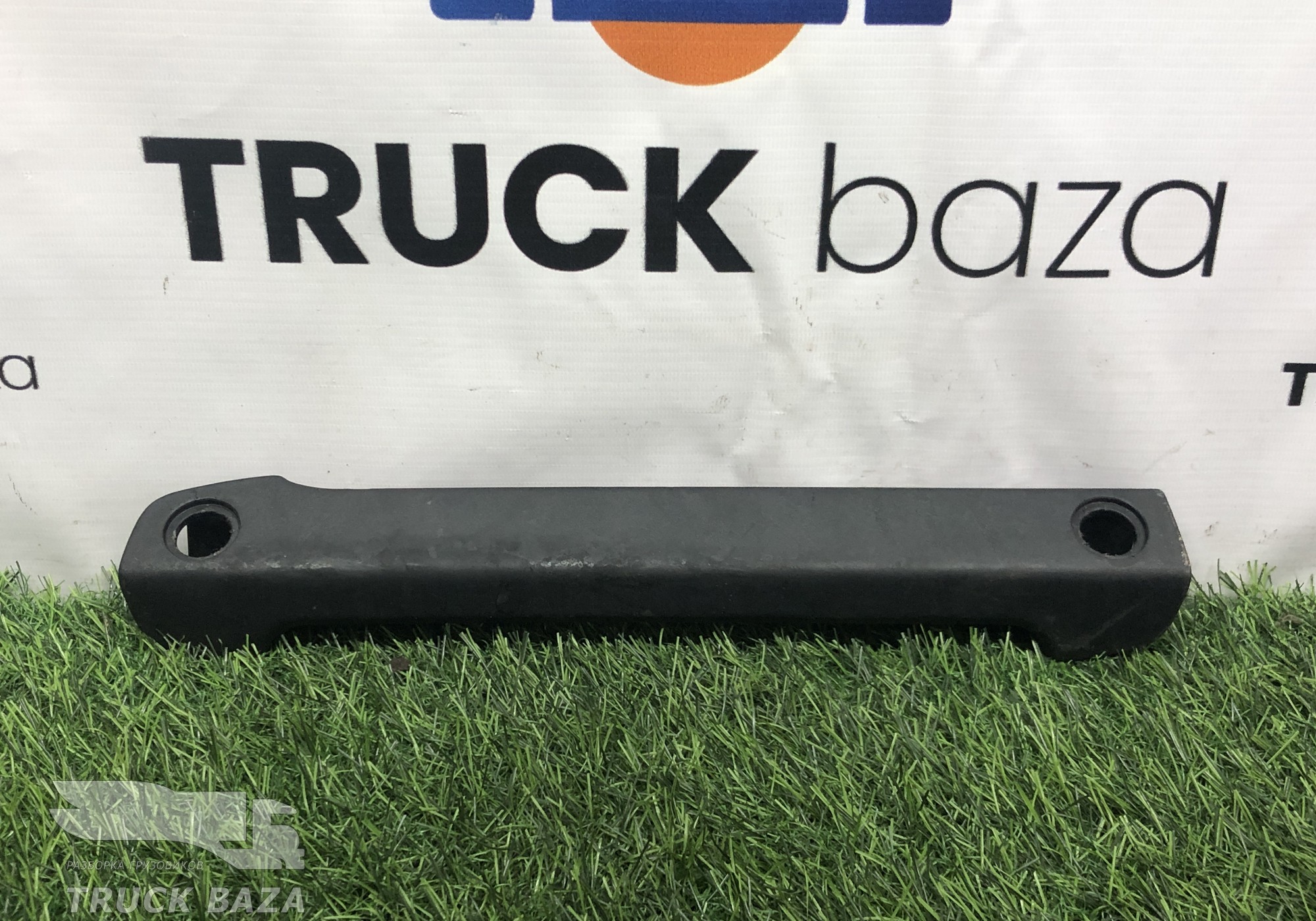 1907850 Ручка двери правой