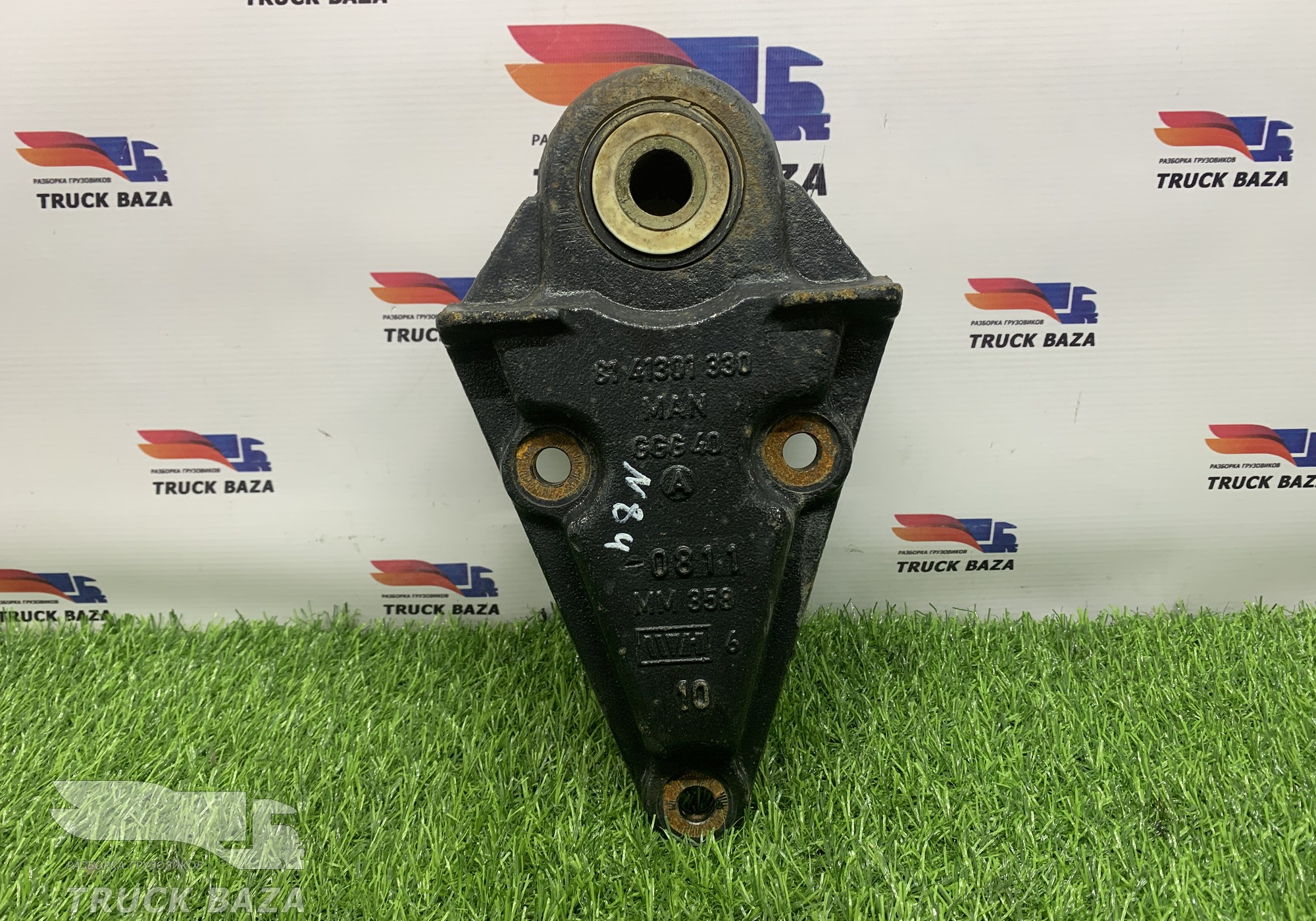 81413013301 Кронштейн передней рессоры