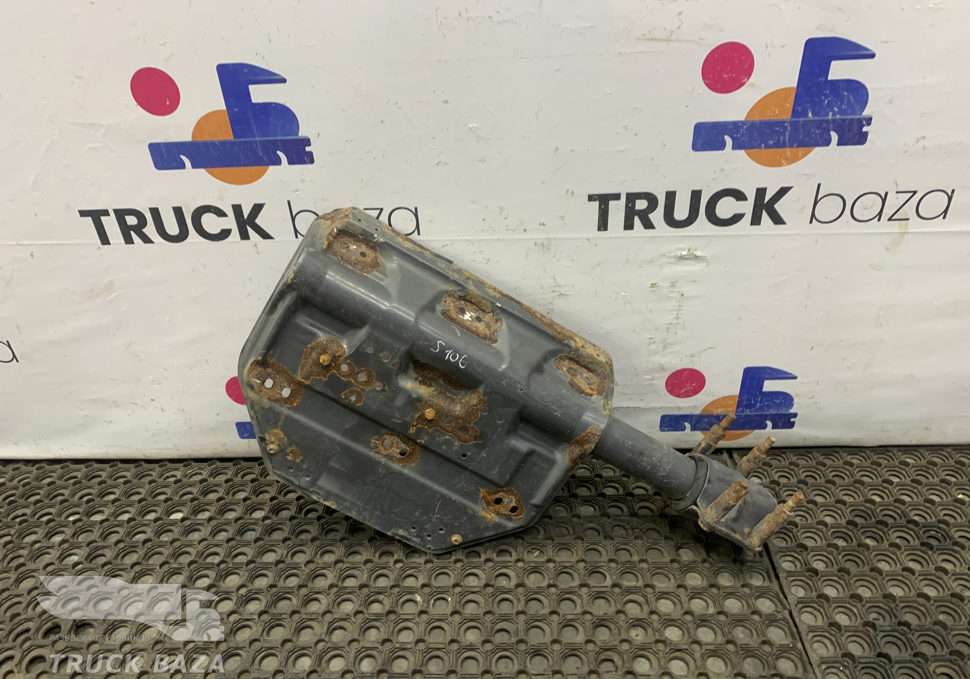 2476495 Кронштейн крыла заднего левого задний