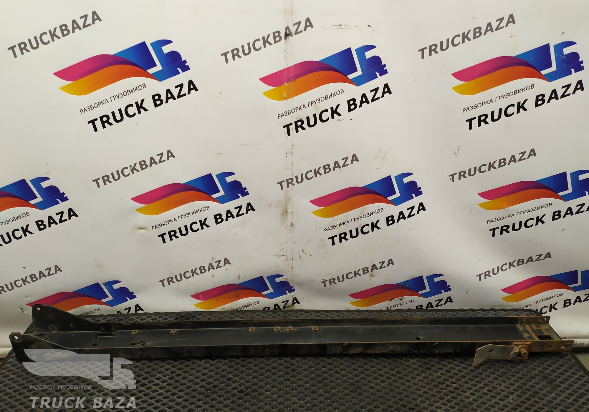 9425002303 Рамка радиатора основного для Mercedes-Benz