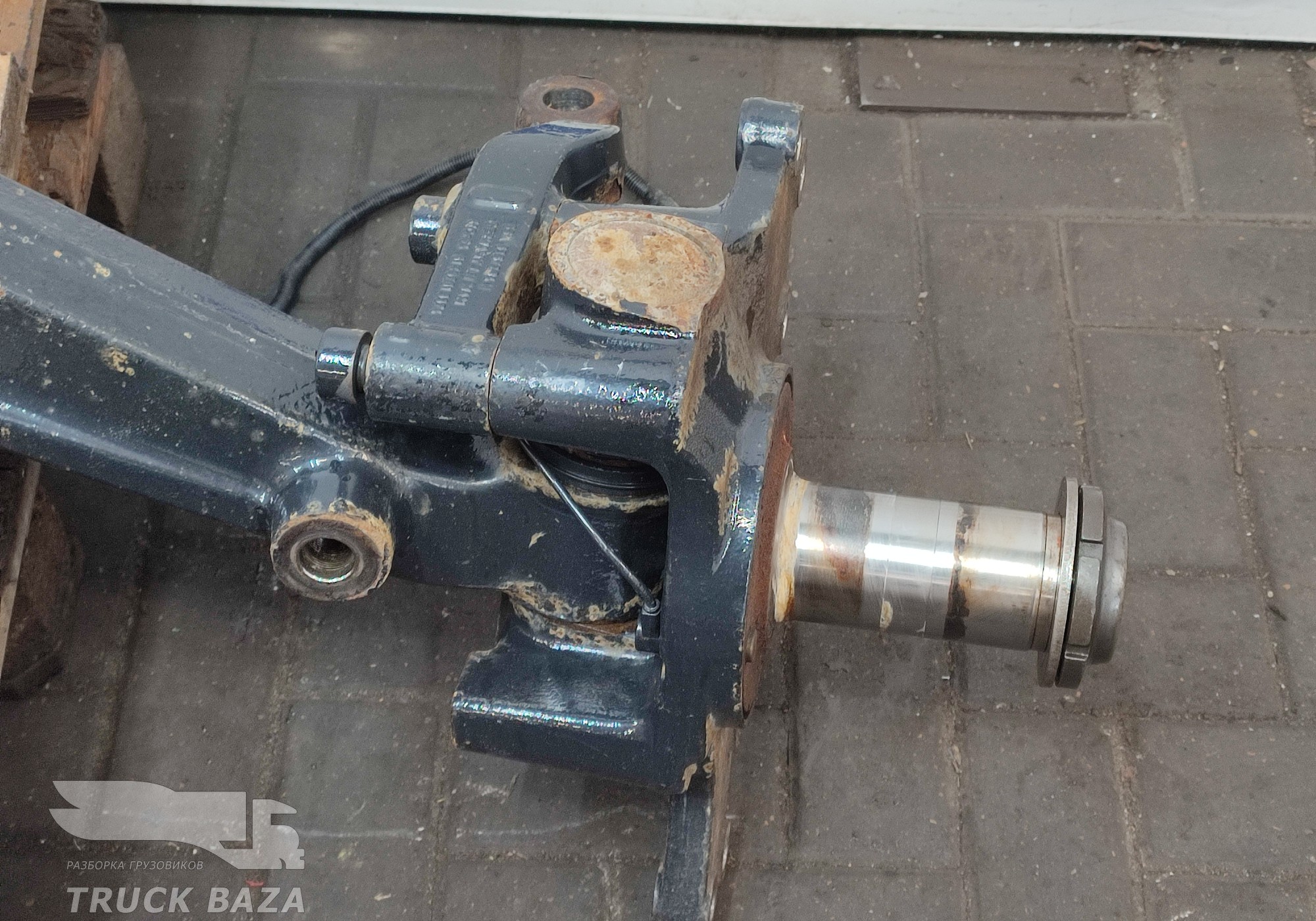 81442016301 Кулак поворотный правый для Man TGX II (с 2012)