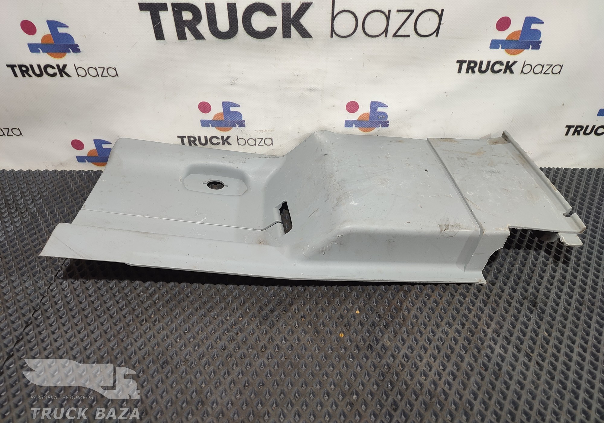 81625710082 Накладка под ремень правая