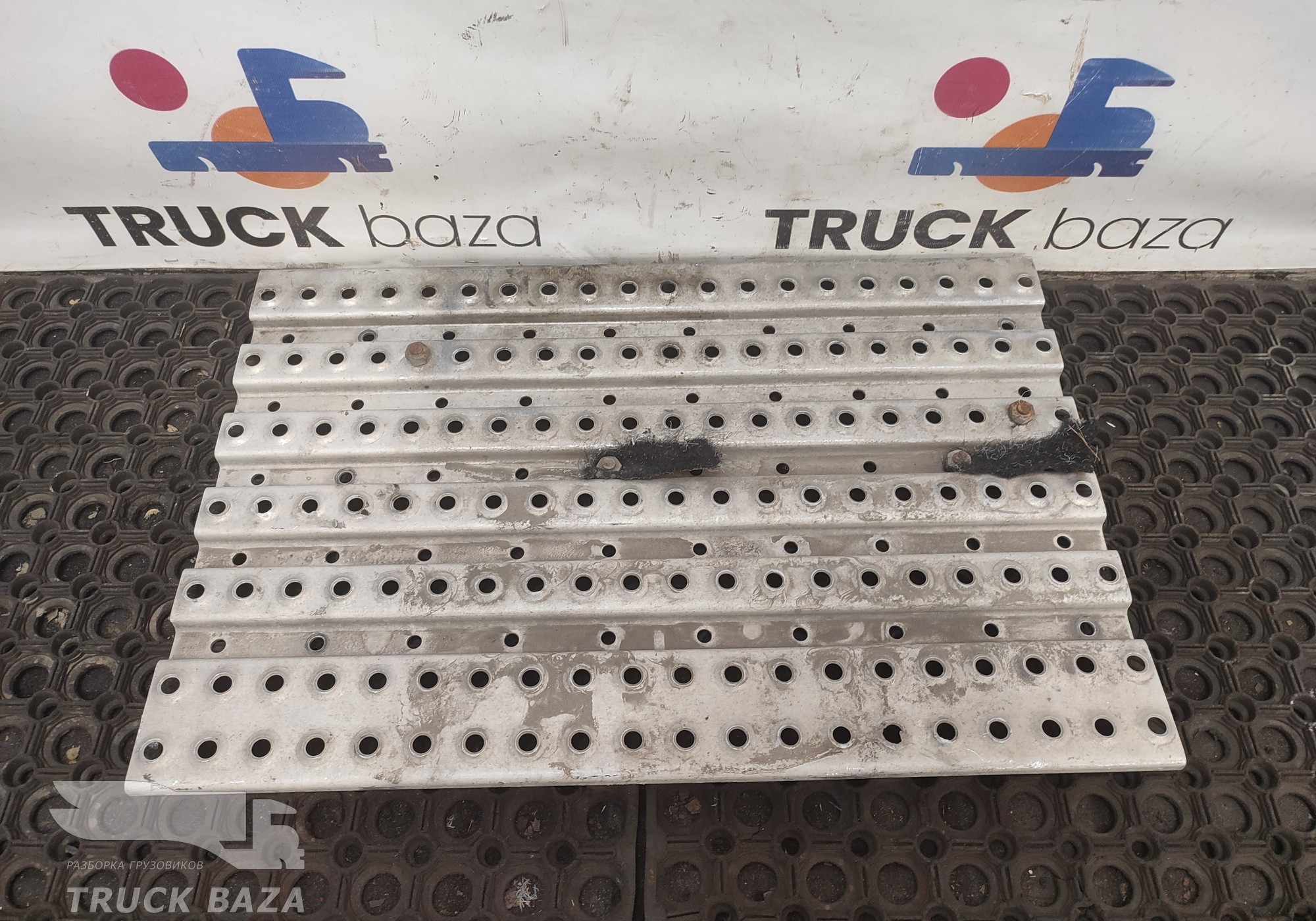 81429020292 Трап на раму за кабиной