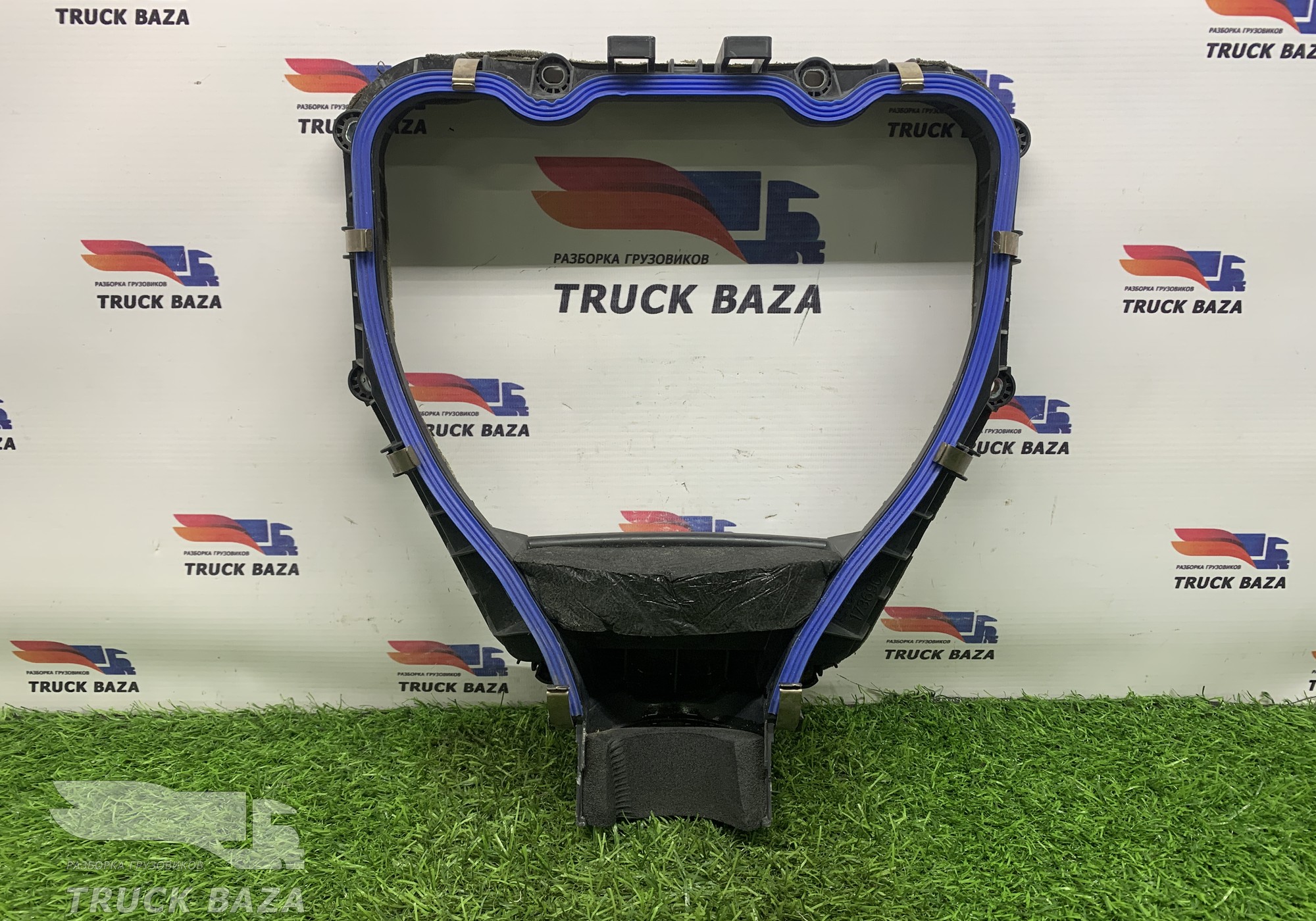 1718865 Рамка кожуха проводов