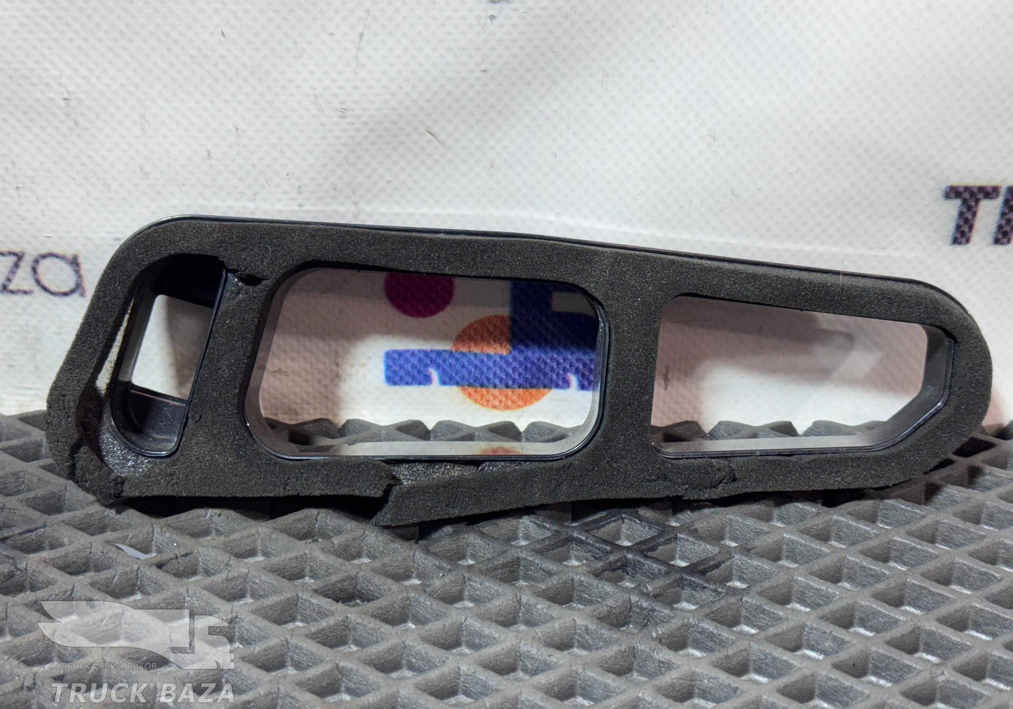 82703899 Накладка дефлектора левая для Renault T (с 2013)