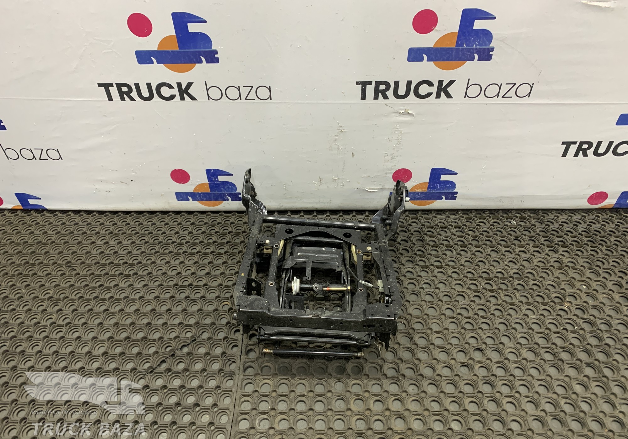 11185101PC Кронштейн сиденья для Sinotruk Sitrak C7H