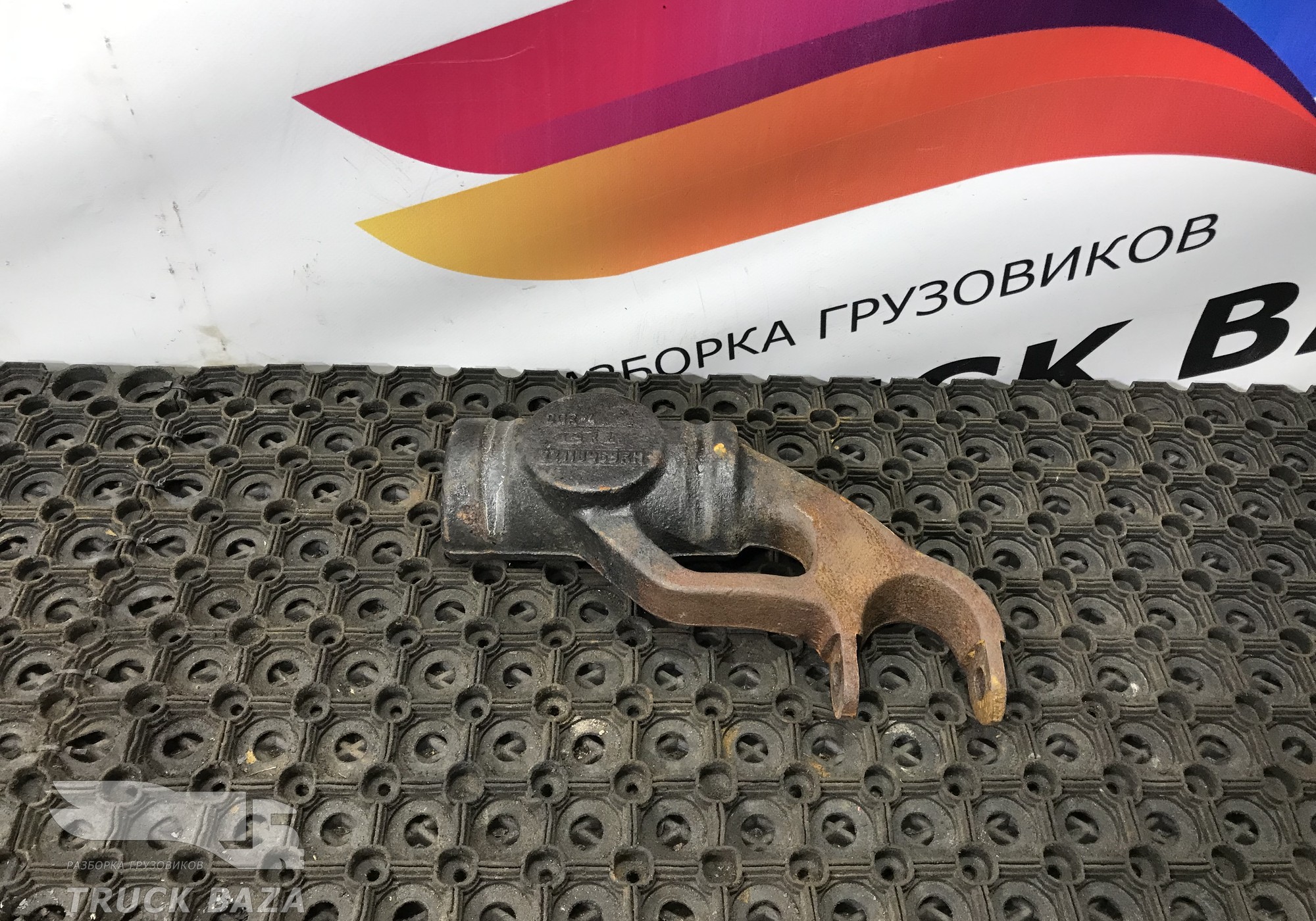 22118969 Кронштейн амортизатора переднего правый для Renault