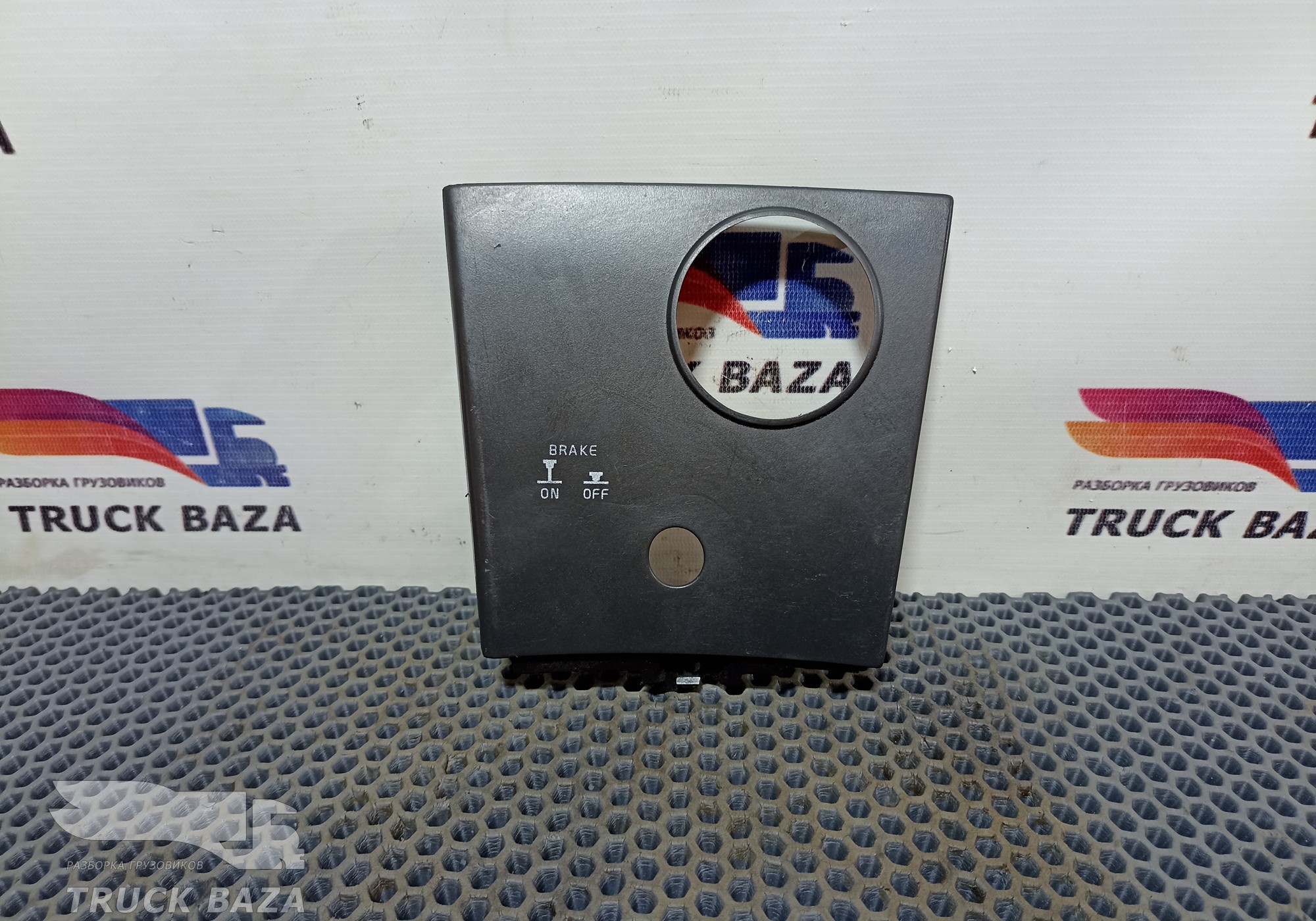 3175617 Крышка передней панели для Volvo