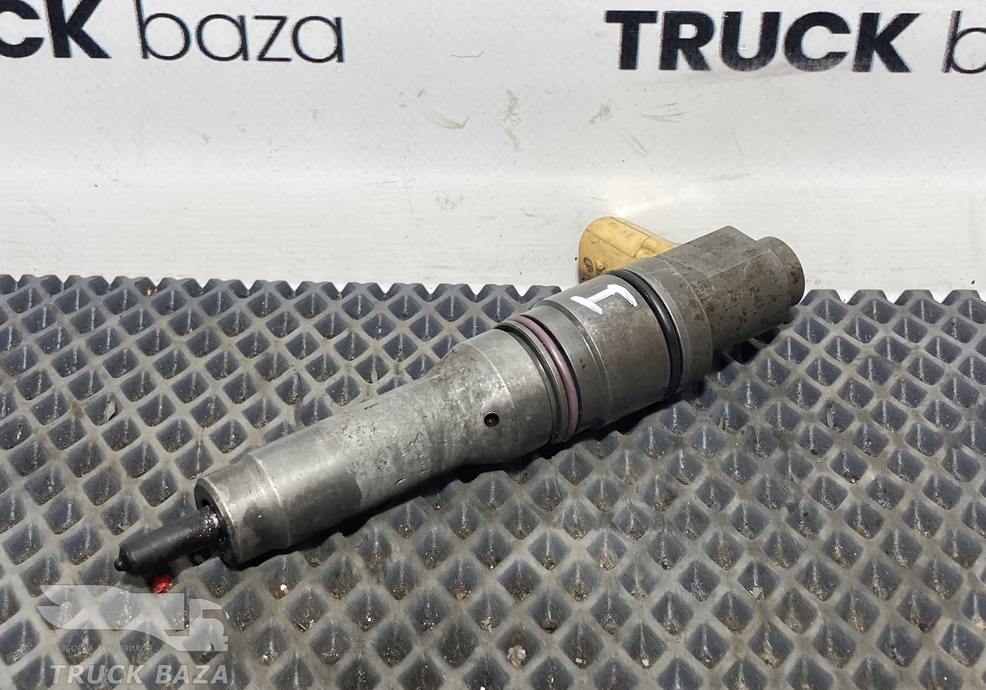 1846419 Форсунка топливная