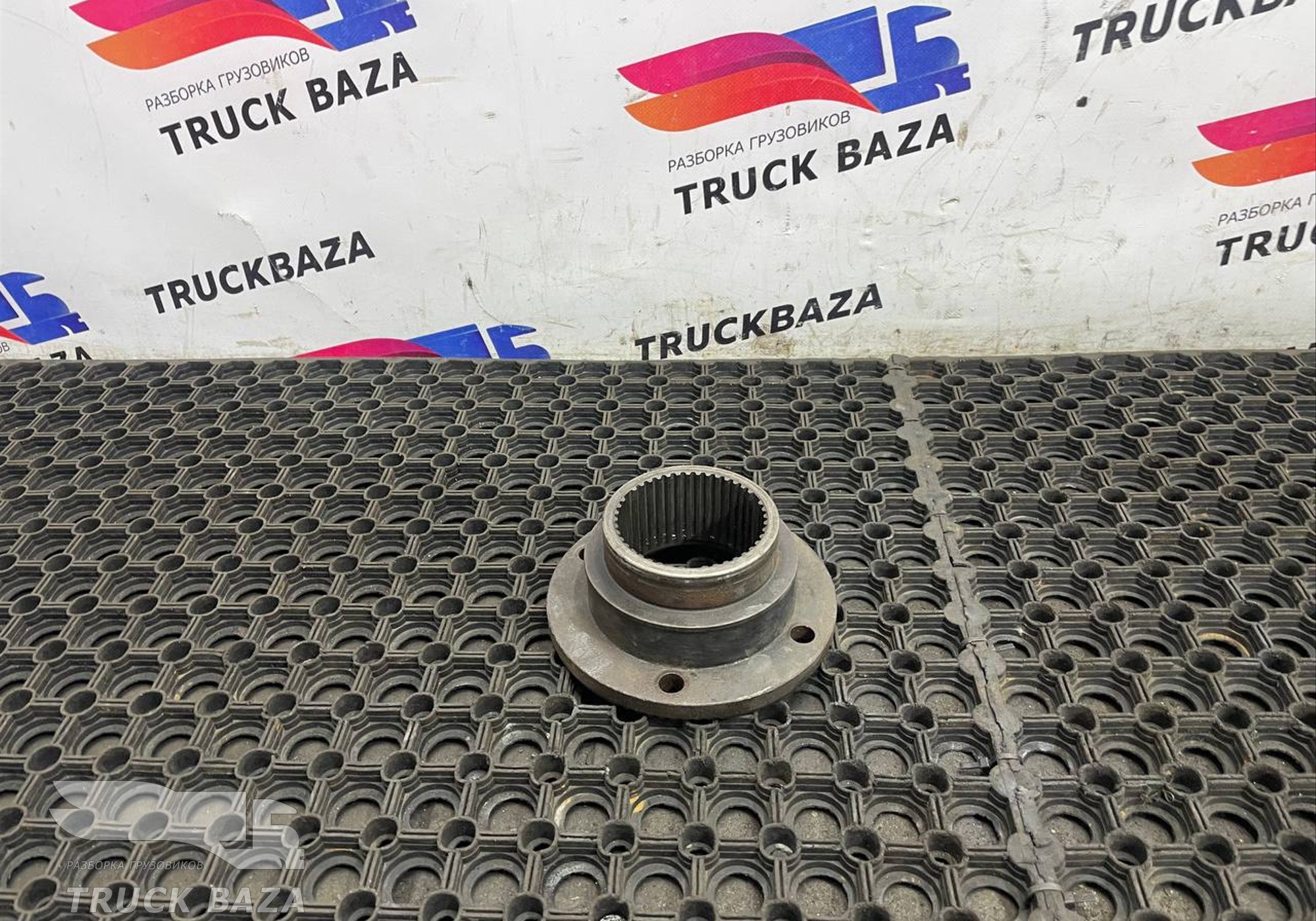 1297333110 Фланец КПП ZF