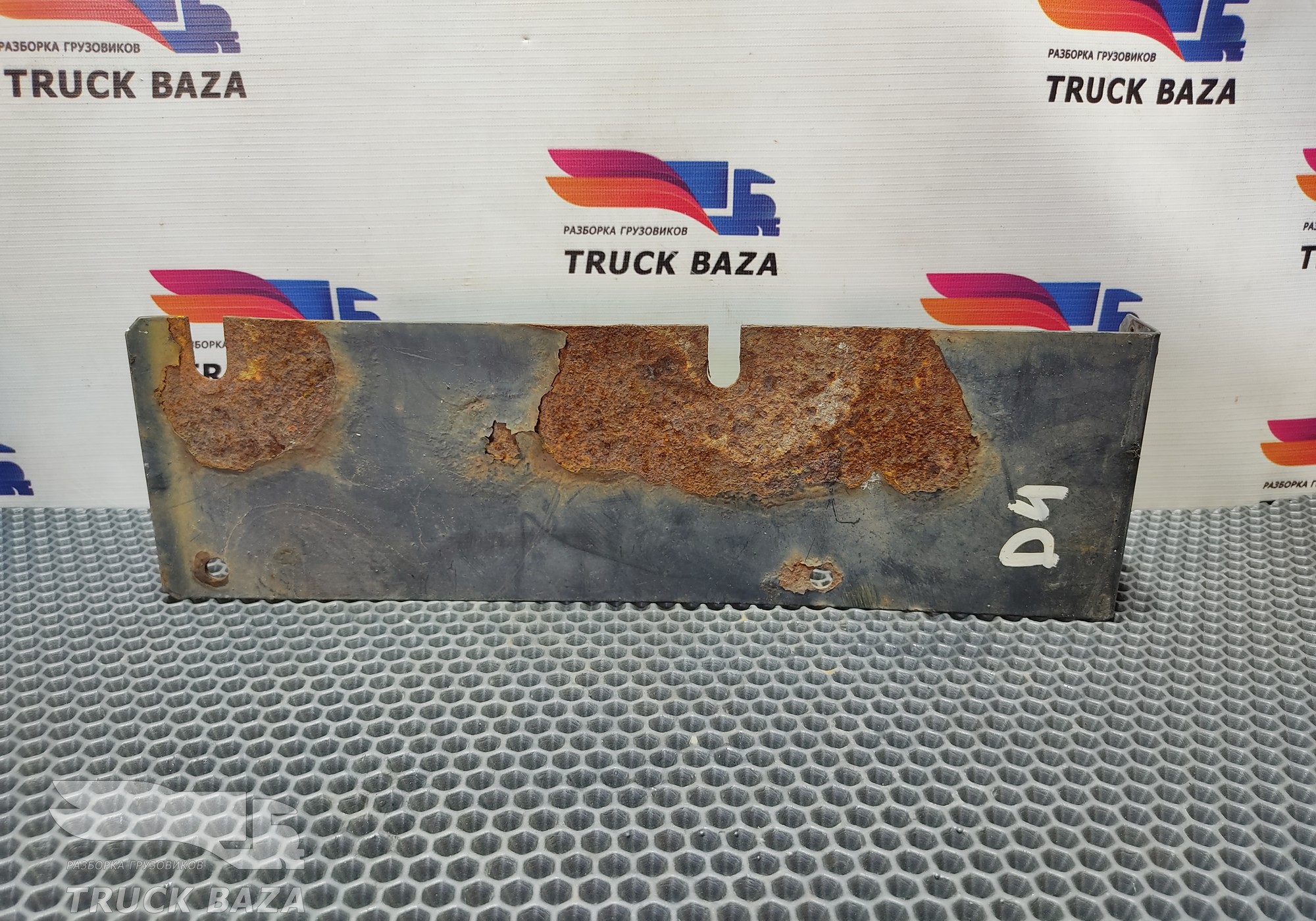 1697314 Кронштейн габарита правого для Daf CF