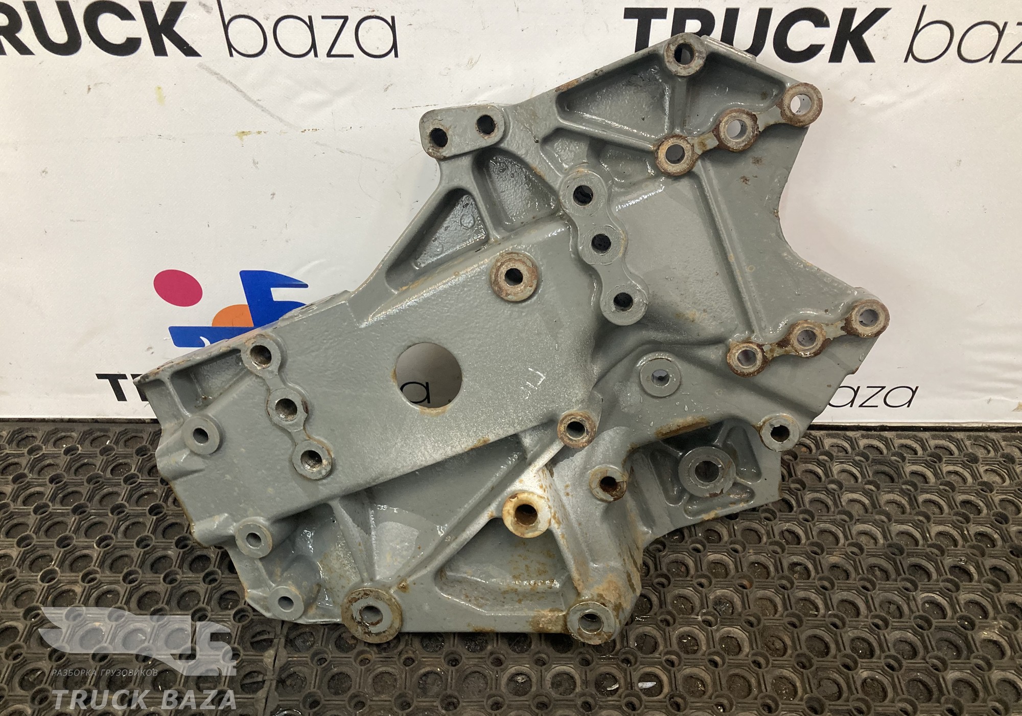 811W413130019 Кронштейн кабины передний левый для Sinotruk Sitrak C7H