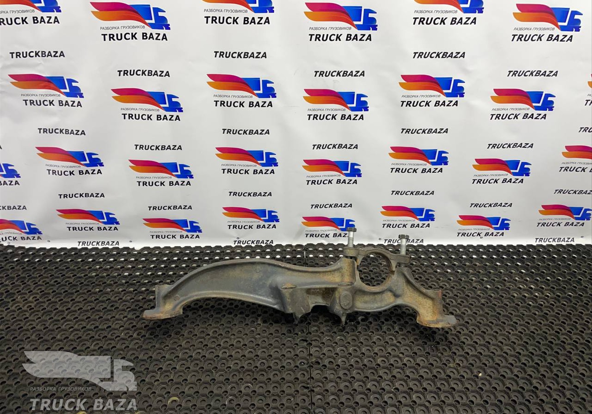 1896601 Кронштейн пневморессоры левый для Daf XF106 (с 2012)