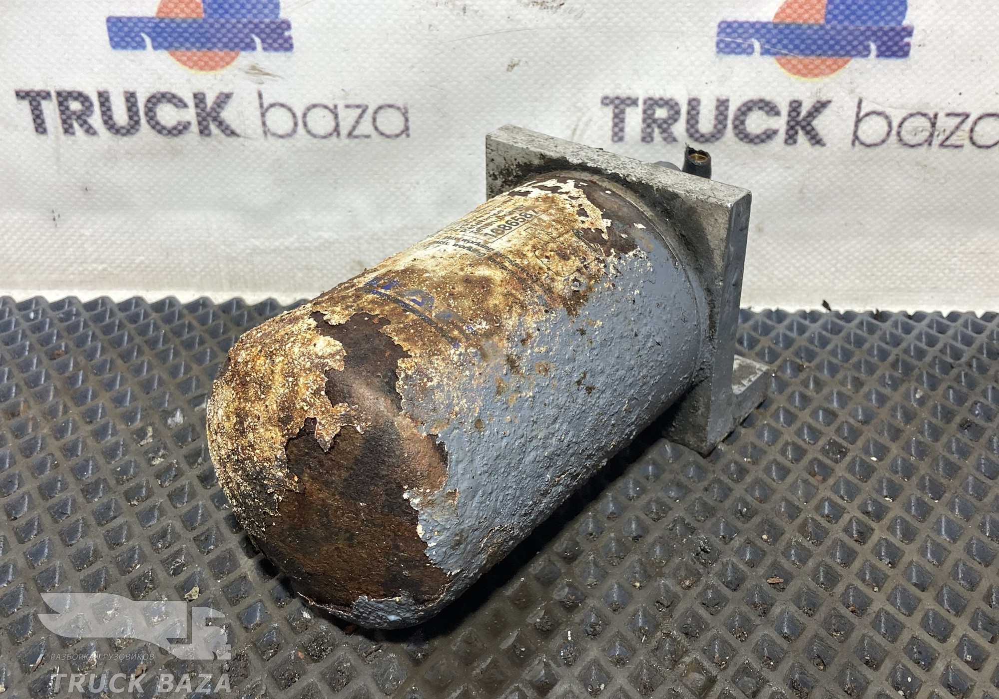 1686587 Кронштейн воздушного фильтра