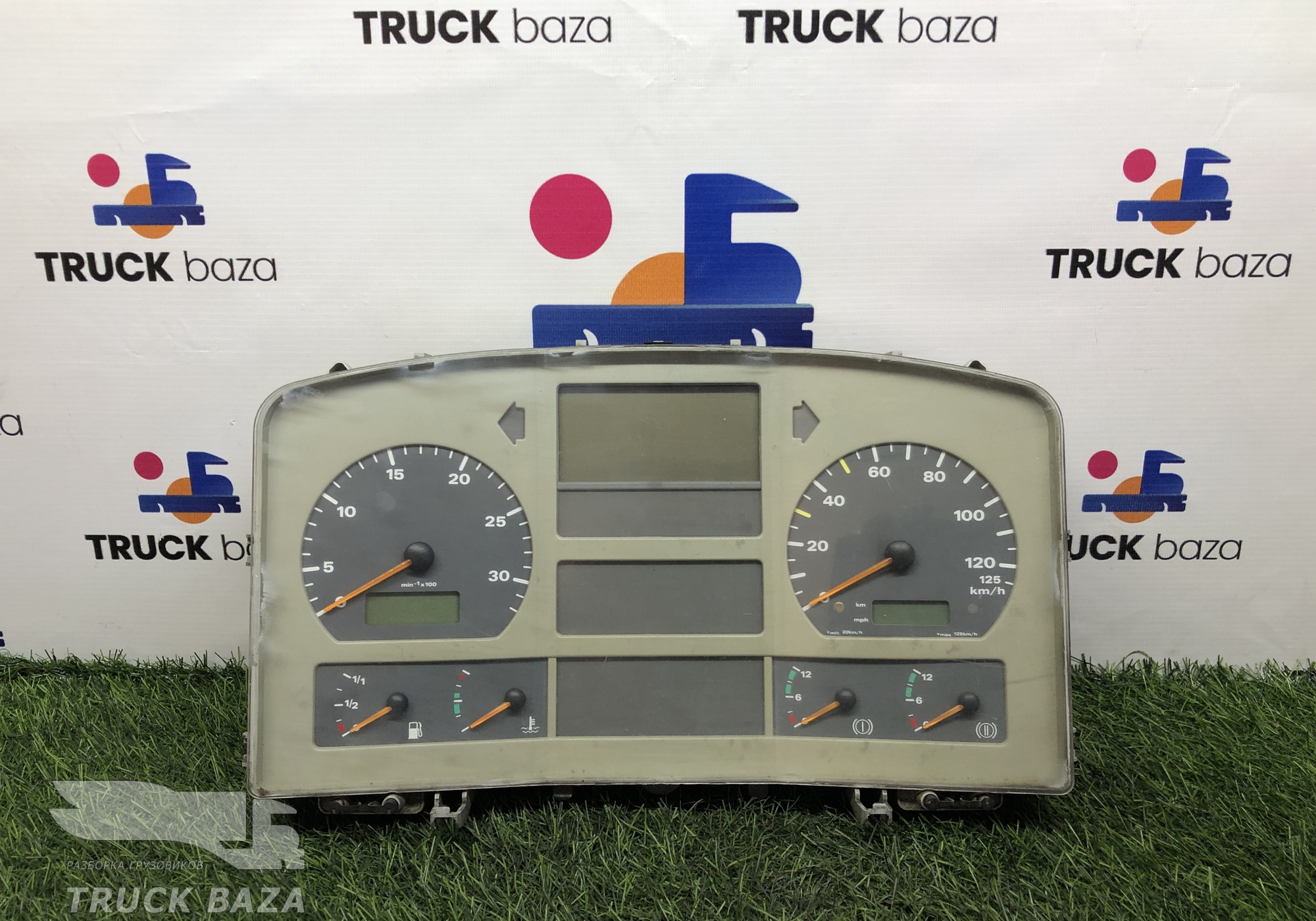 81272026125 Панель приборов