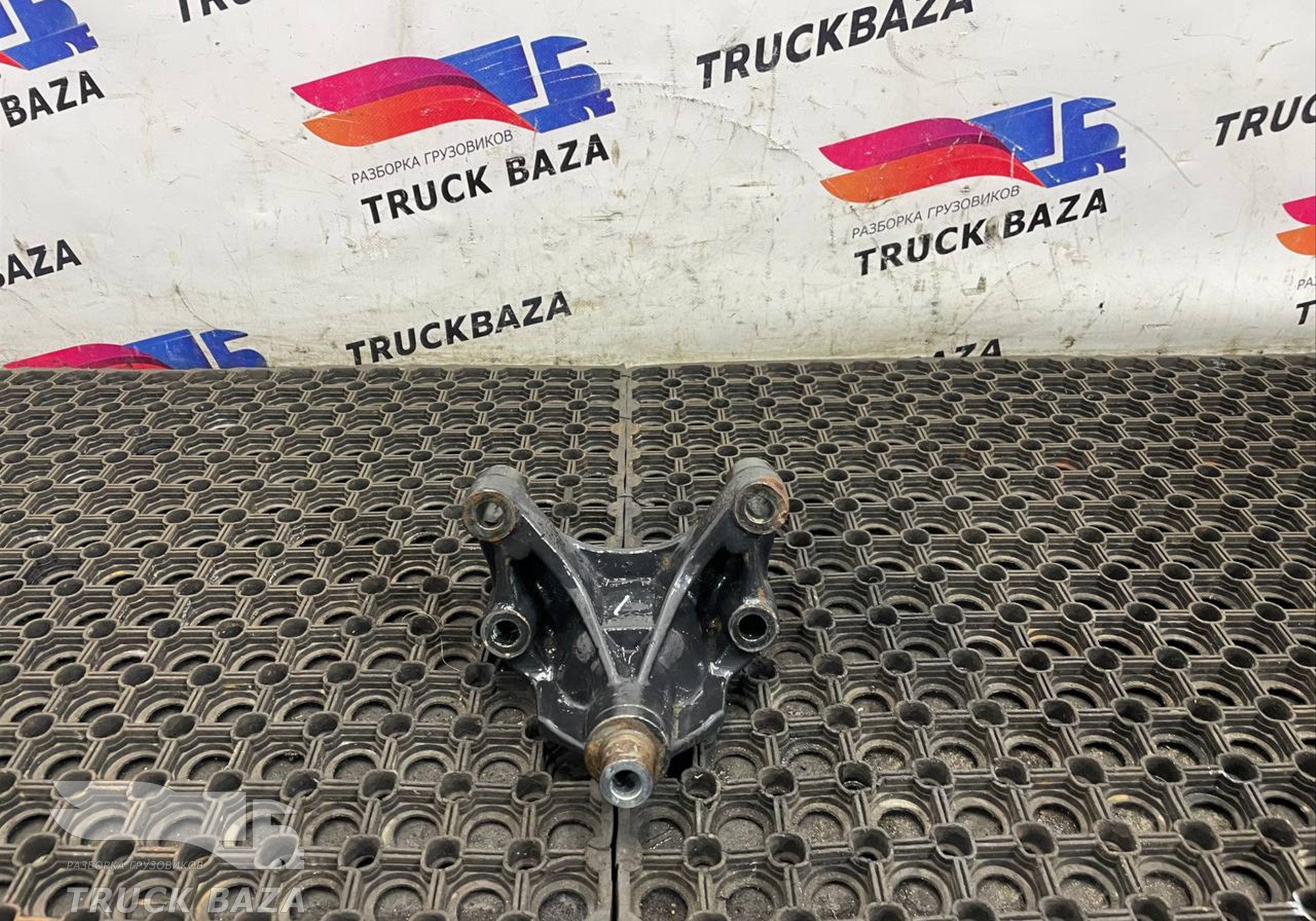 85417206024 Кронштейн цилиндра подъема кабины для Man TGX TG3 (с 2020)